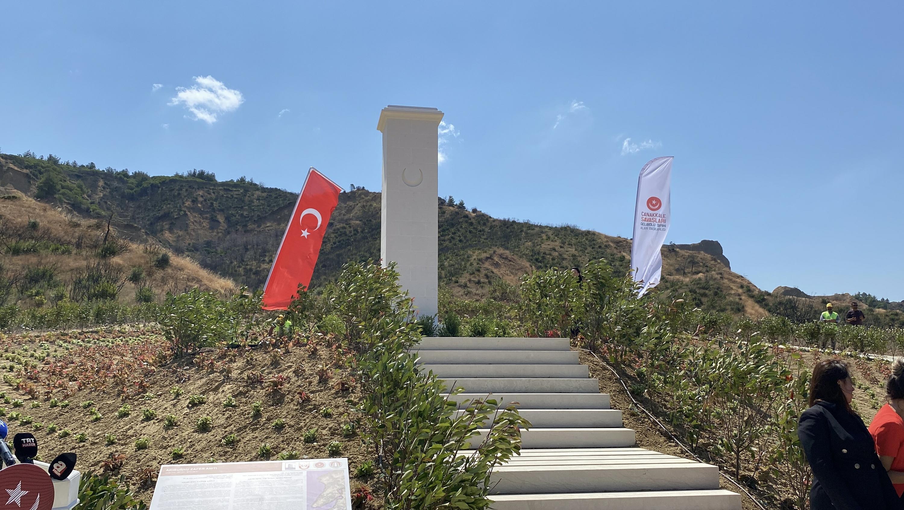 Vali Ömer Toraman anıt açılışında konuşuyor