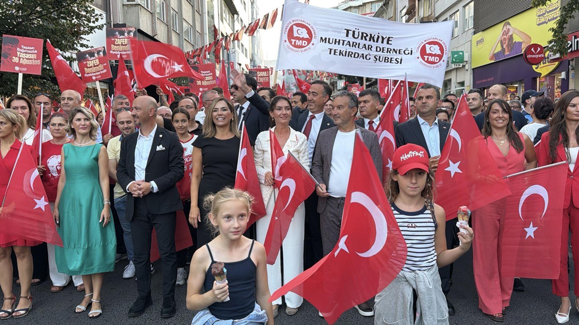 Tekirdağ Zafer Bayramı Türk bayrakları