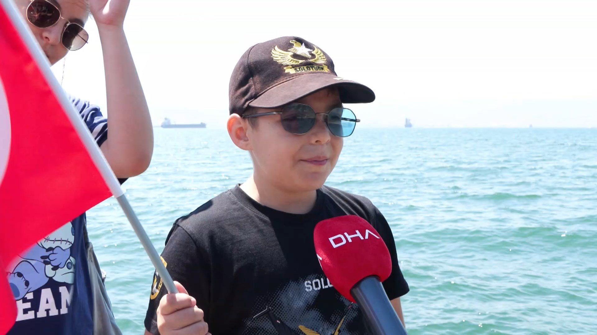 TCG Preveze denizaltısı selamlama geçişinde