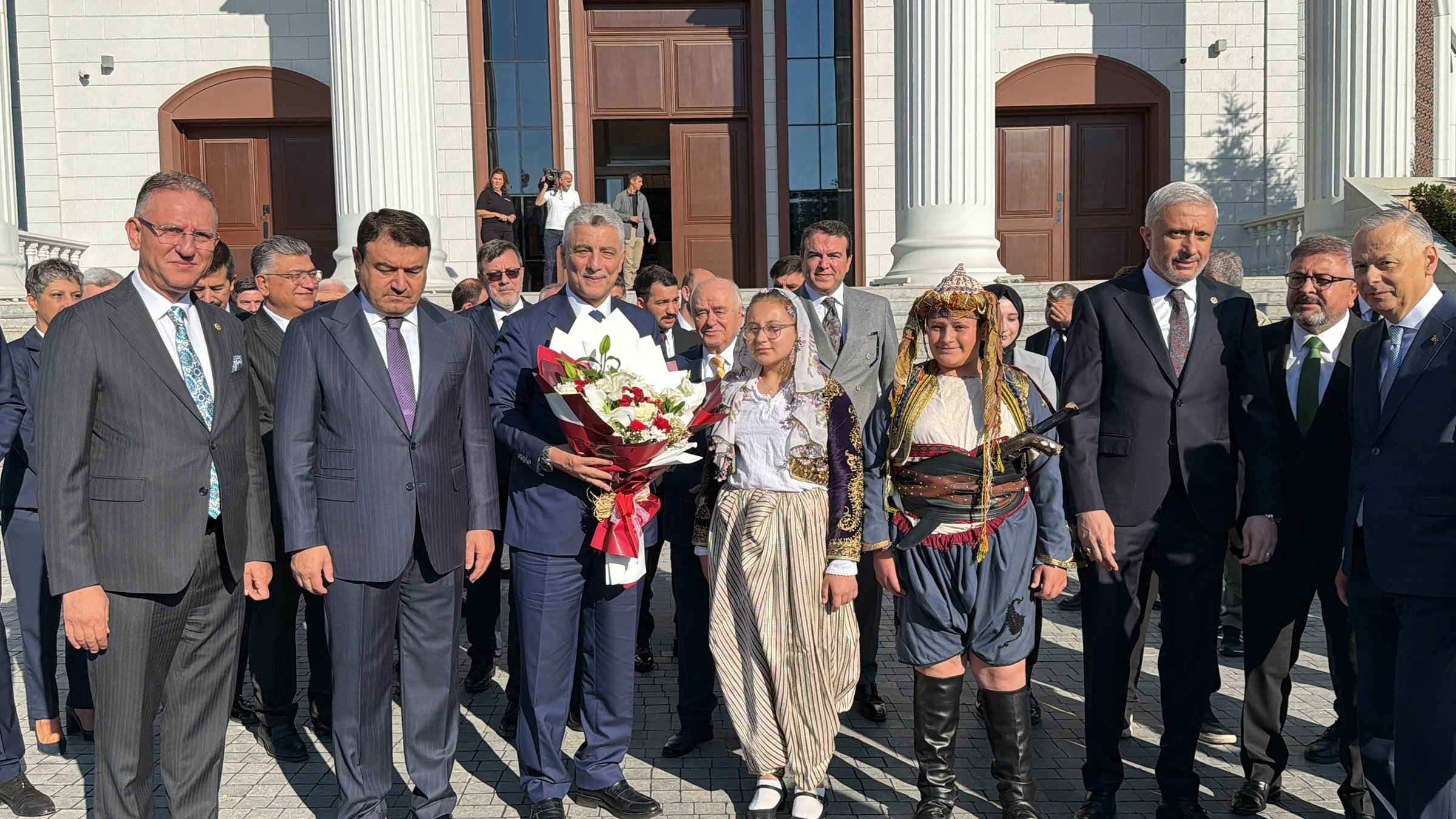 Bakan Bolat, çalışanlarla sohbet etti