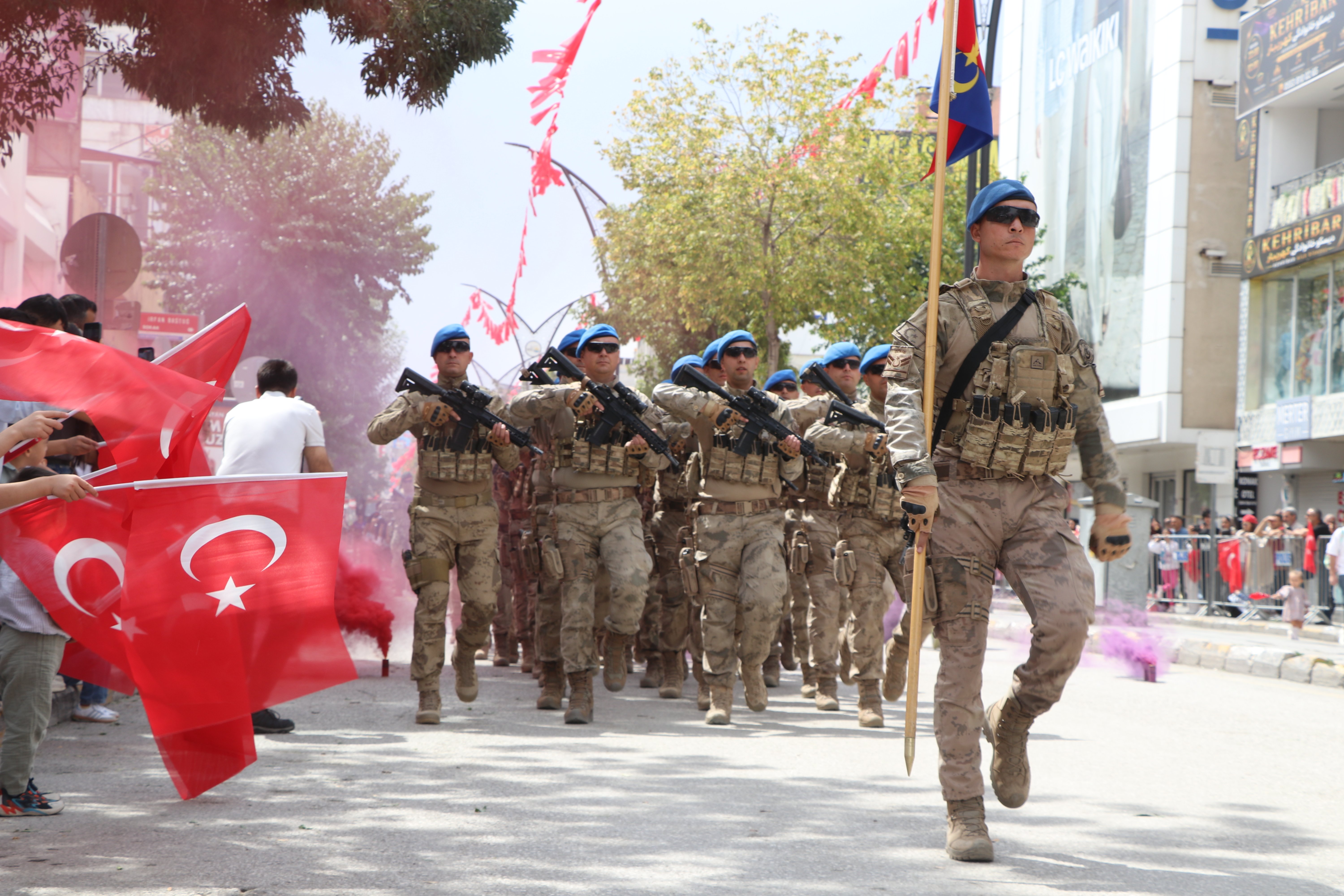 Van Zafer Bayramı atlı birlikler