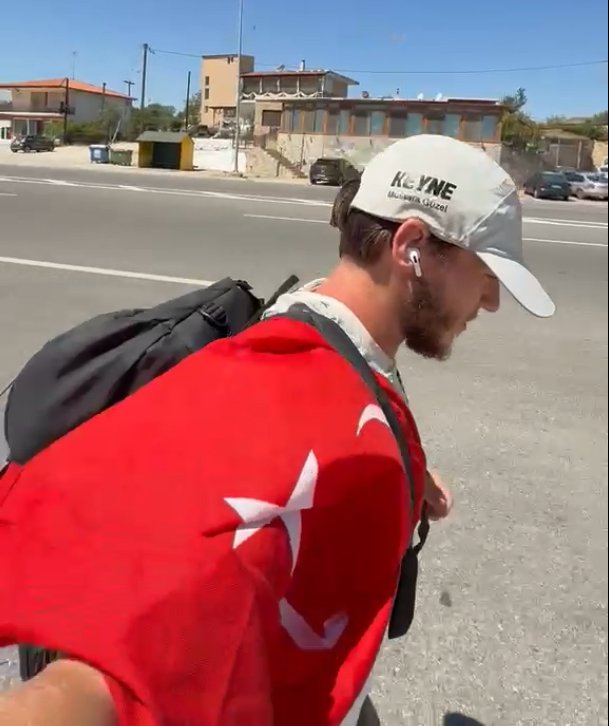Mustafa Güzel İpsala Sınır Kapısında Türk Bayrağıyla