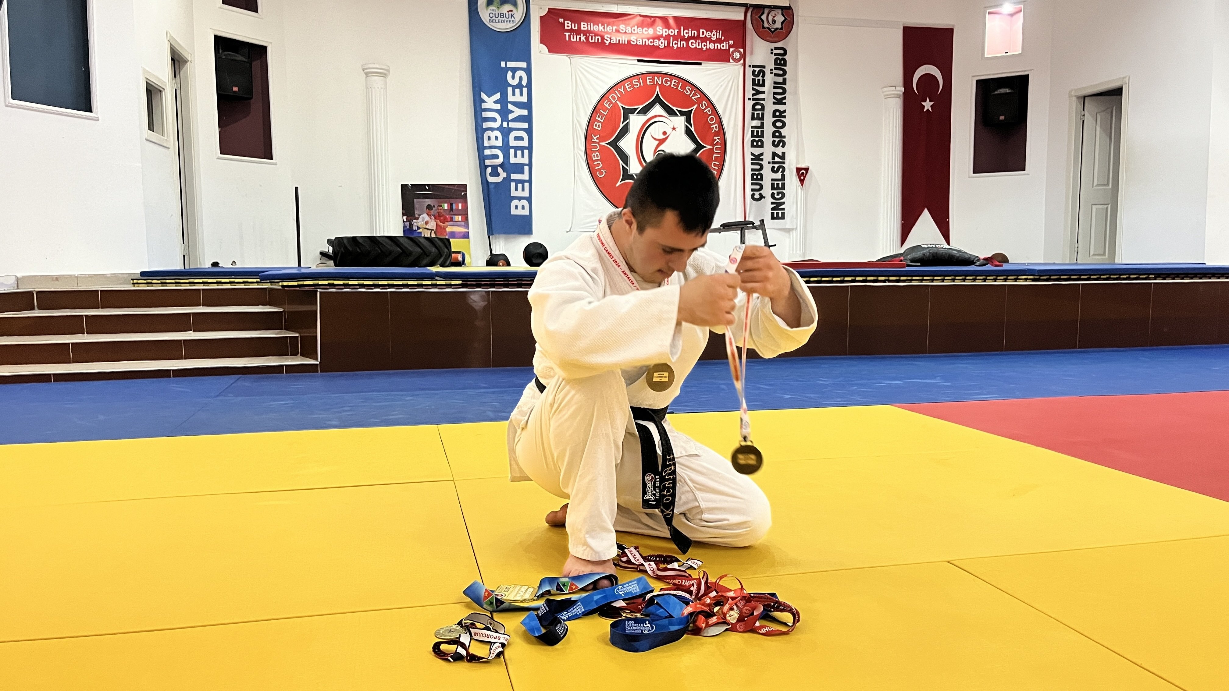 Down sendromlu Ahmet Ünal judoda dünya şampiyonu oldu