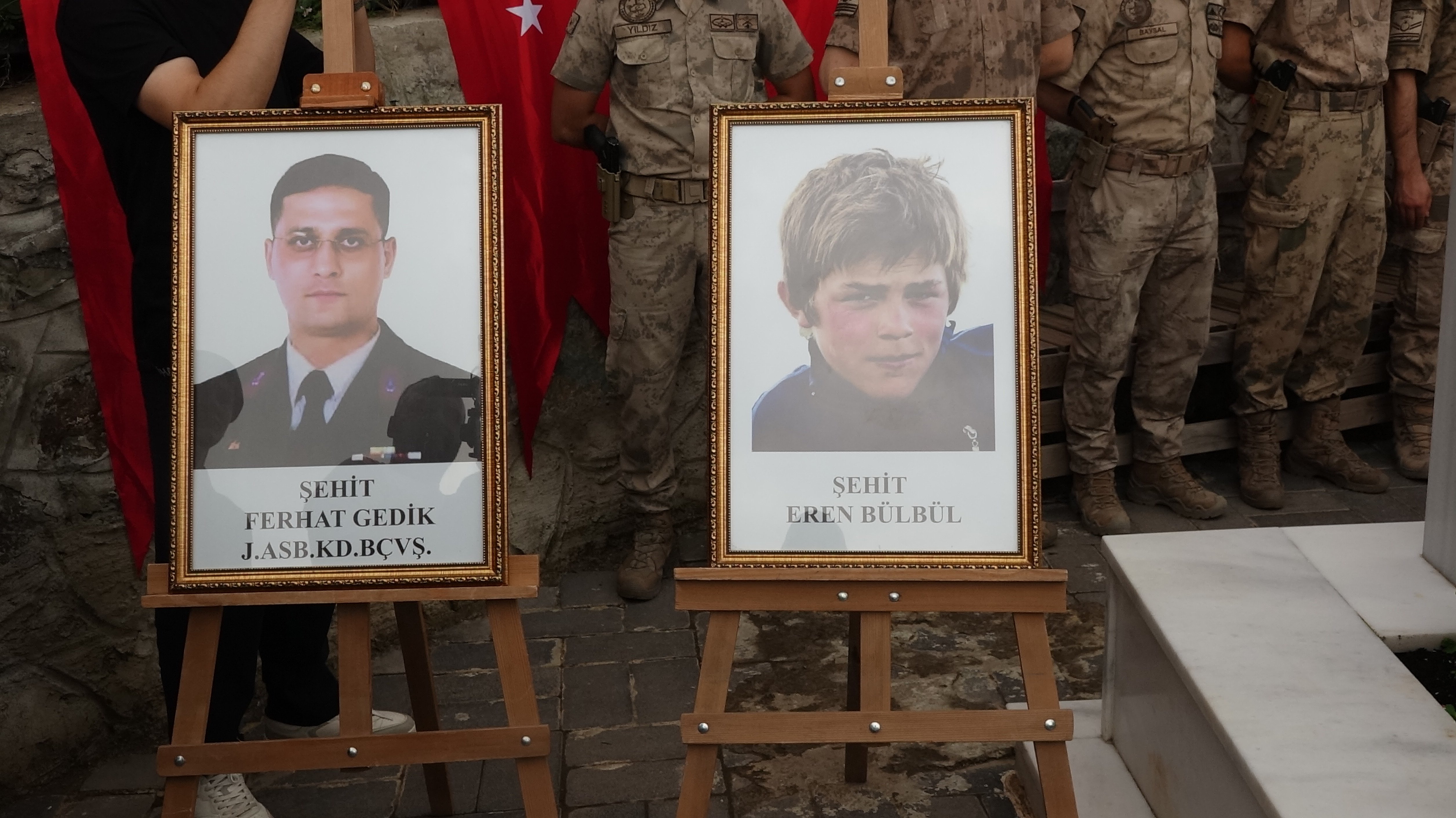 Şehit Eren Bülbül mezarı
