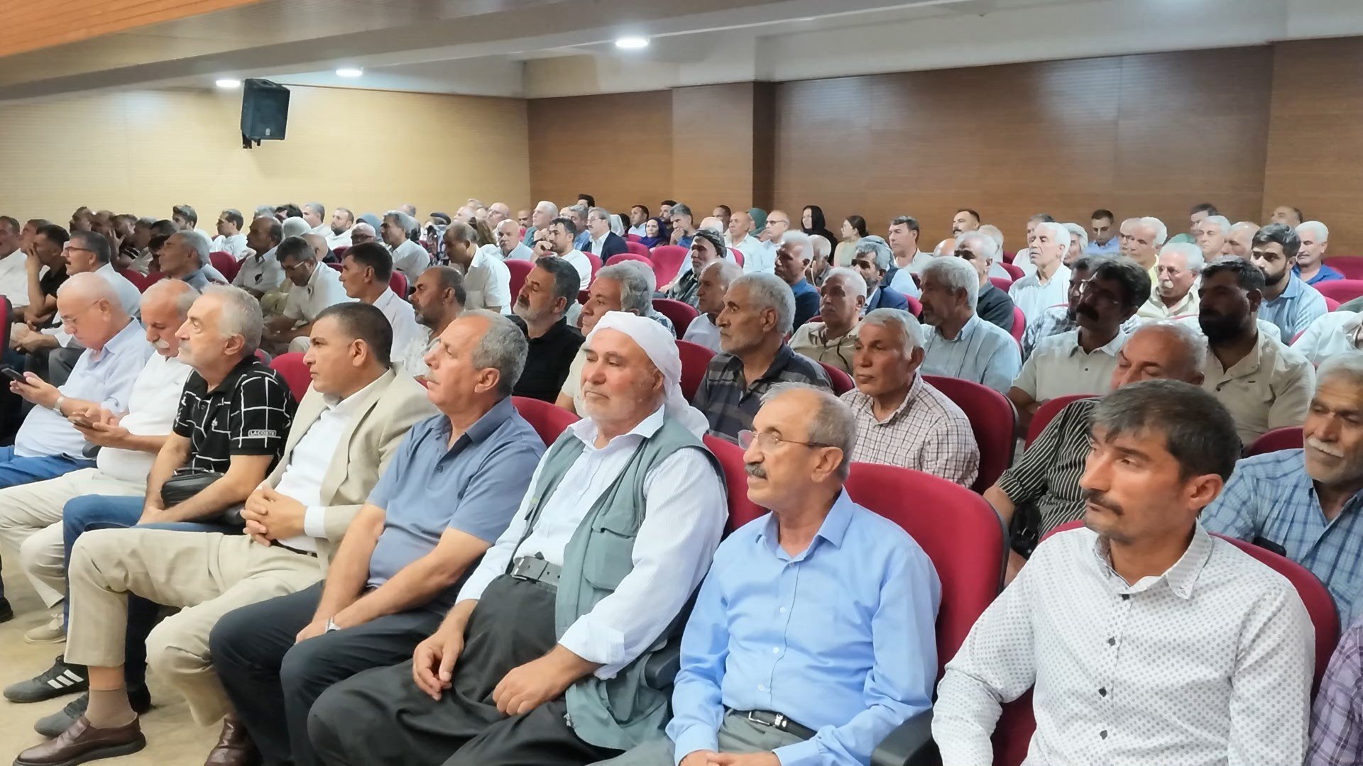 Tuncer Bakırhan konferans salonunda