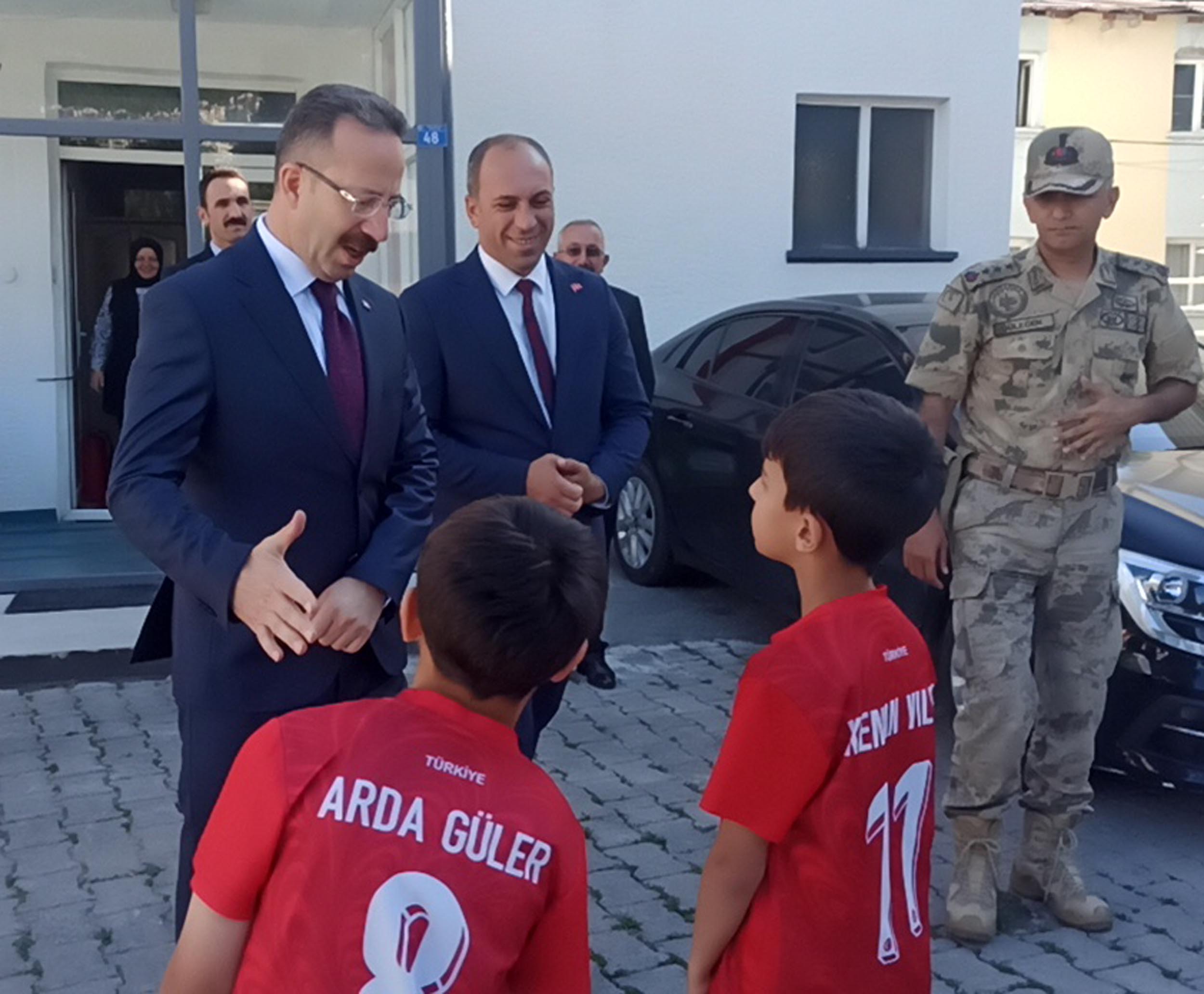 Vali Yamlı Posof ilçesinden ayrılırken