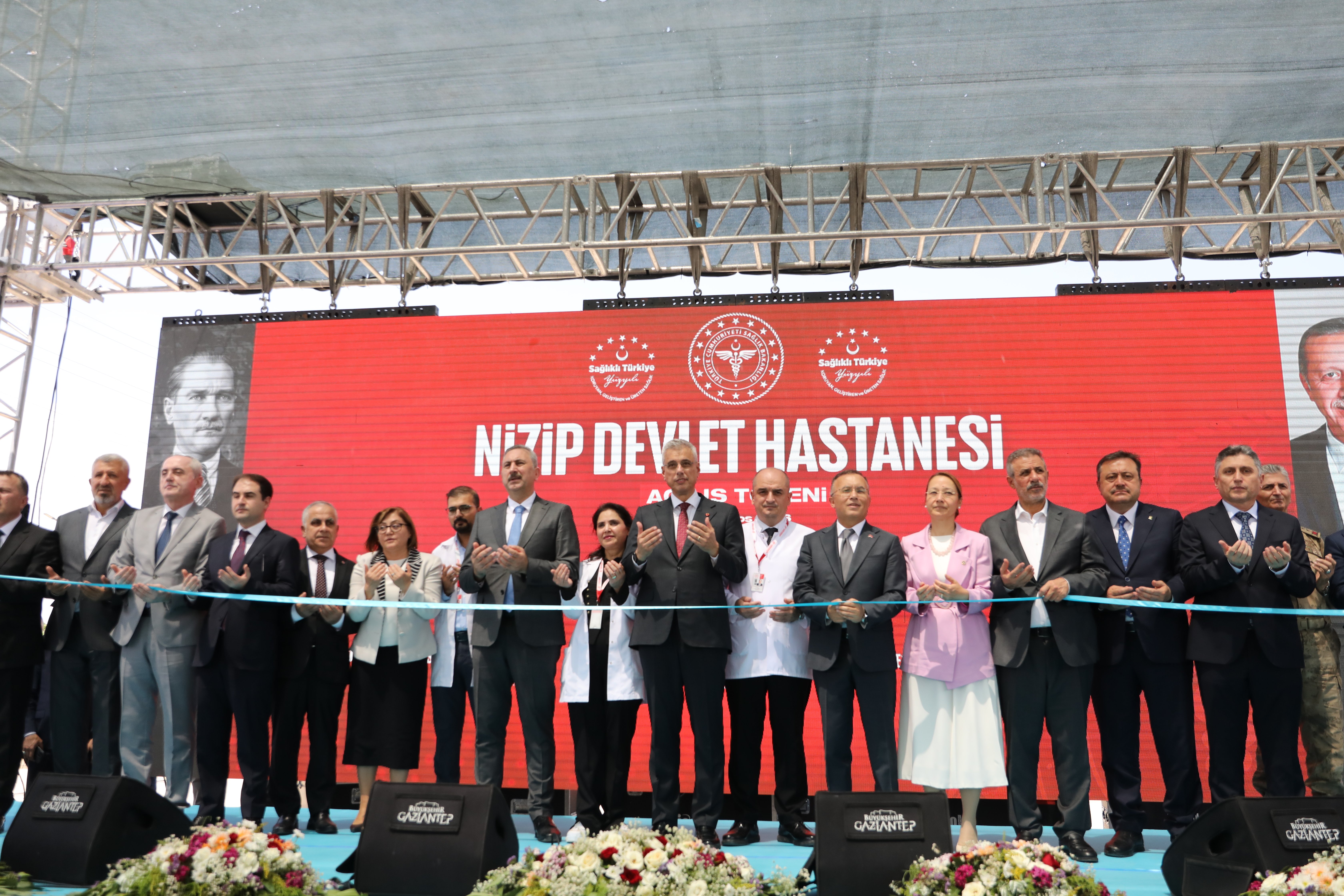 Bakan Memişoğlu kurdele kesiyor