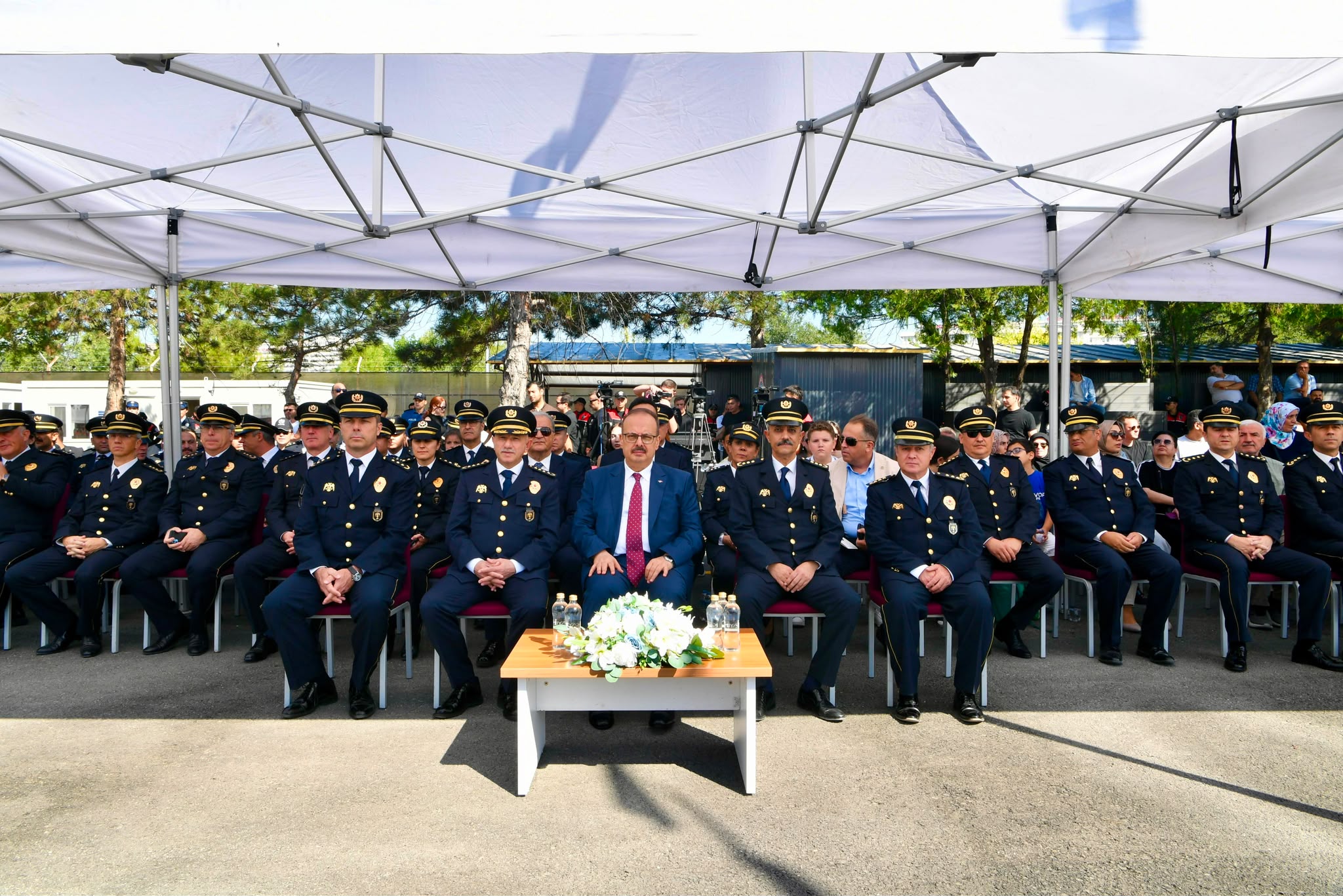 Yunus polisleri motosikletleriyle görev başında