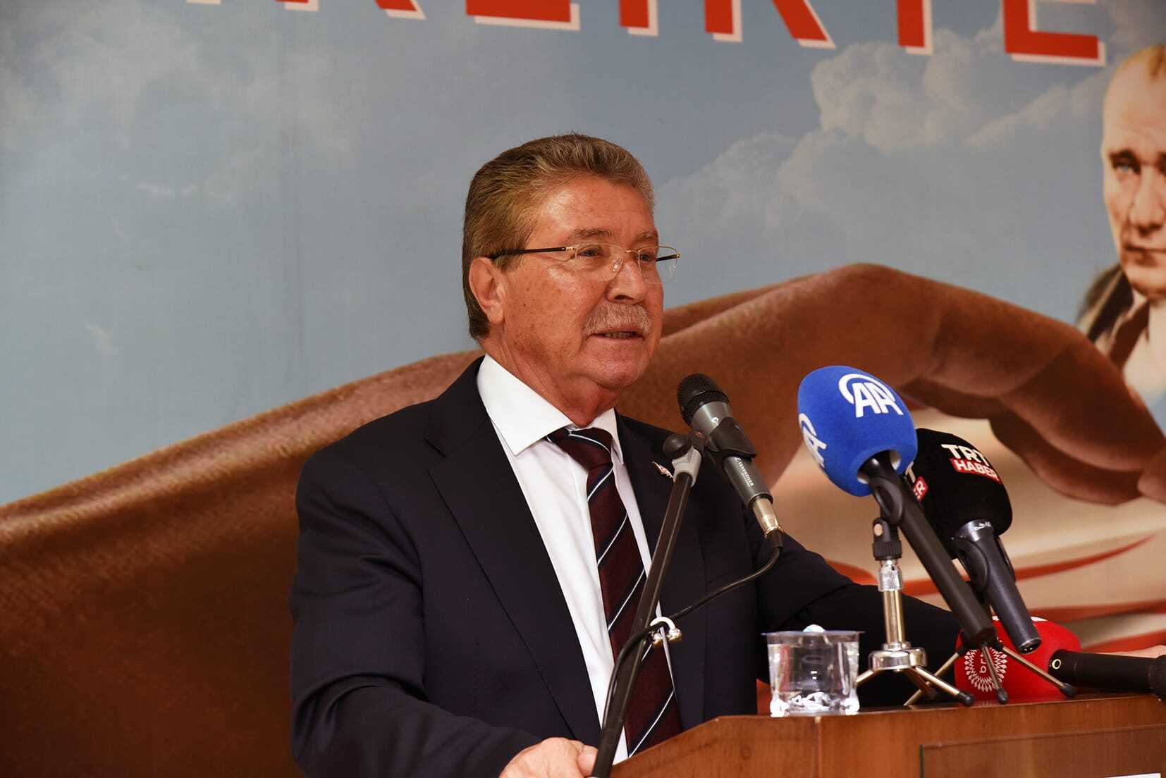 KKTC Cumhuriyet Meclisi Başkanı Ziya Öztürkler konuşma yapıyor