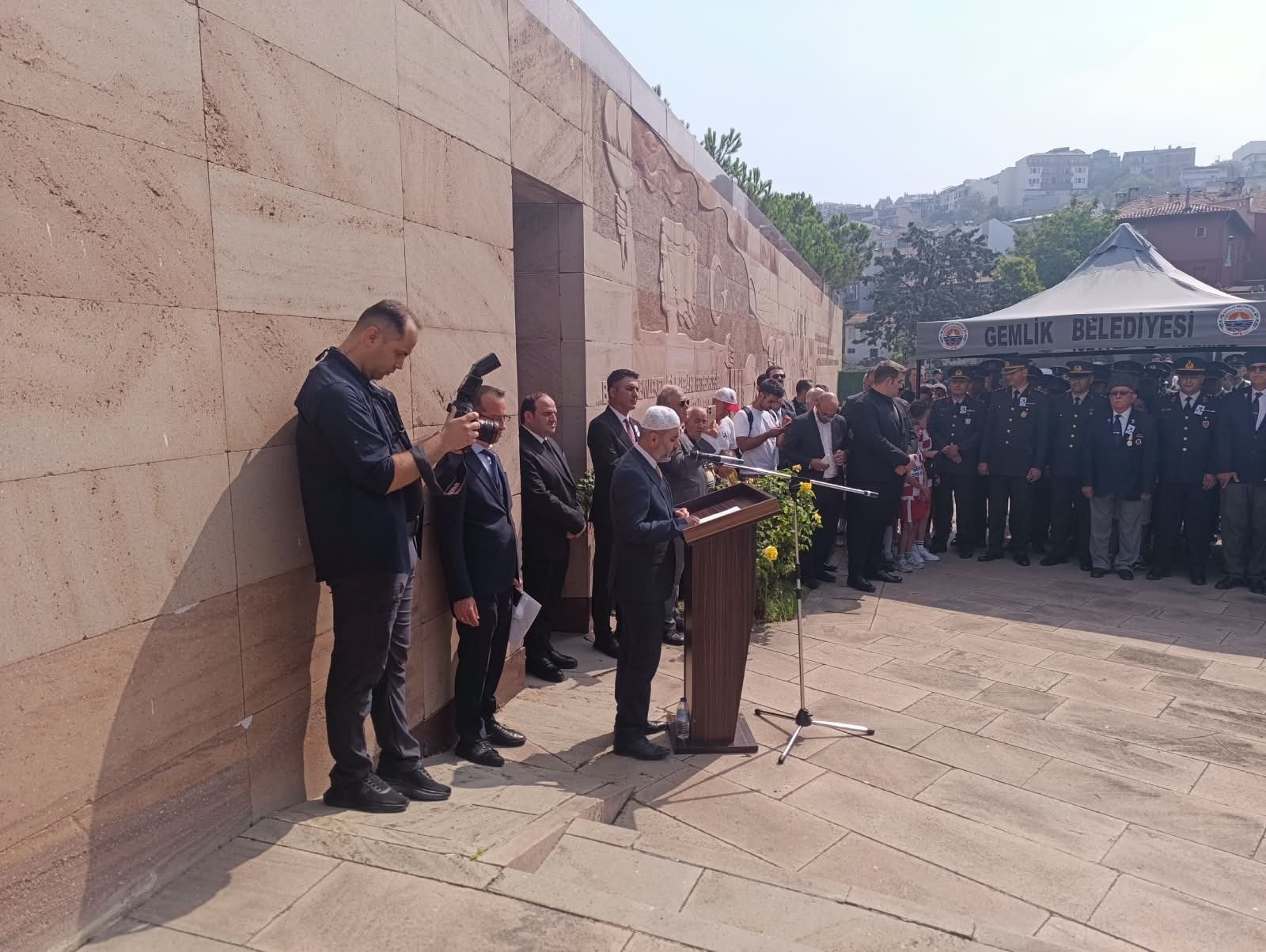 Celal Bayar anma töreni katılımcıları