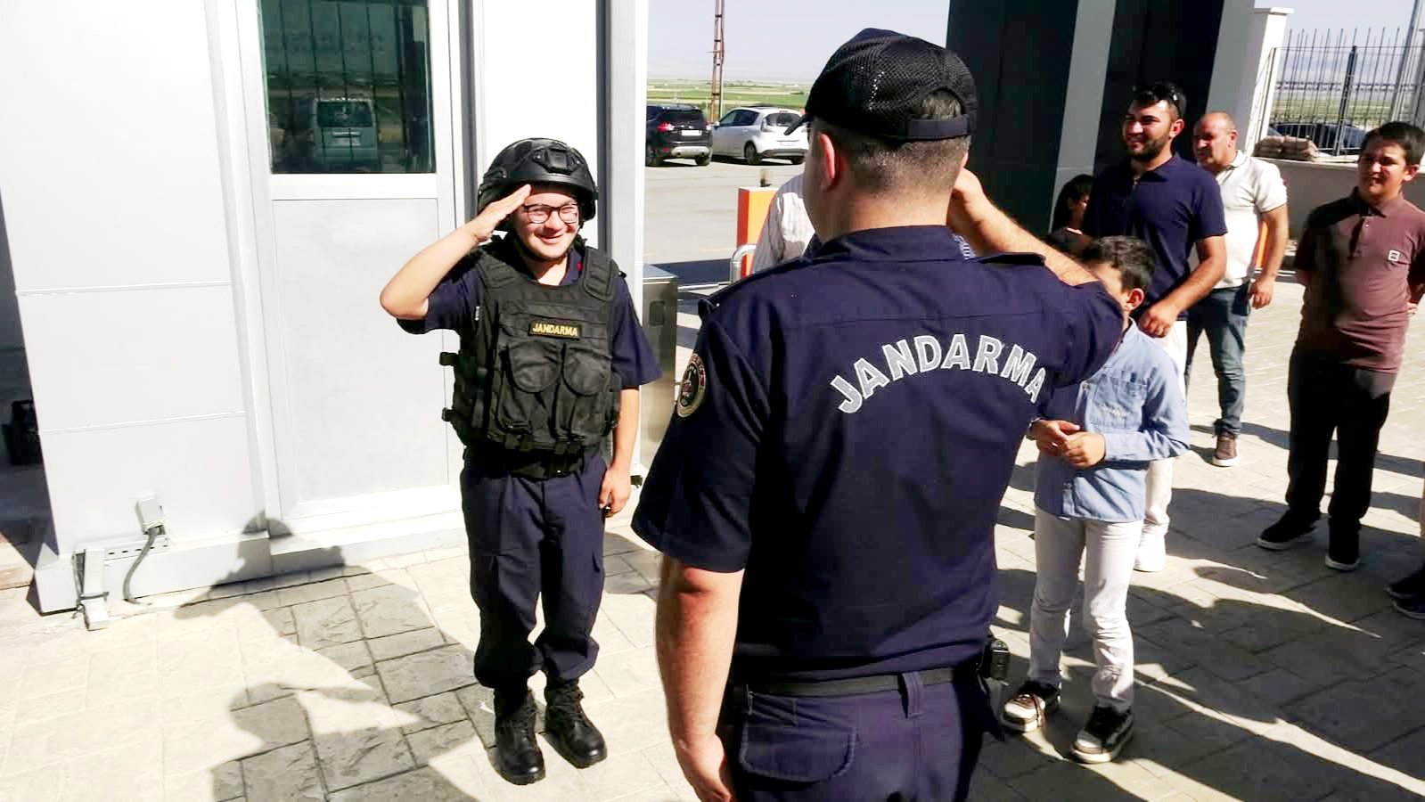 Down sendromlu Berkant jandarma üniforması giydi