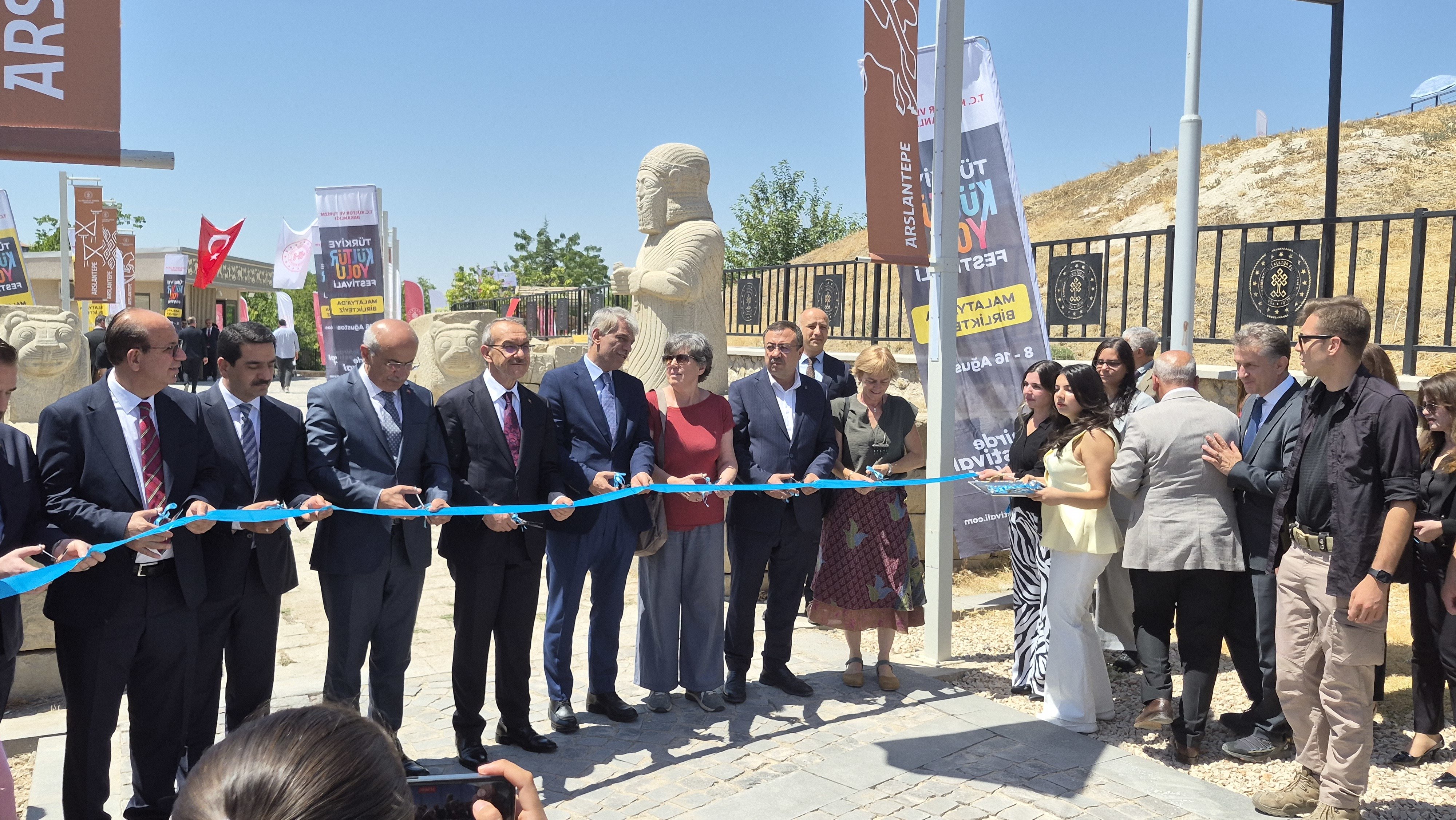 Festival açılış töreni katılımcıları