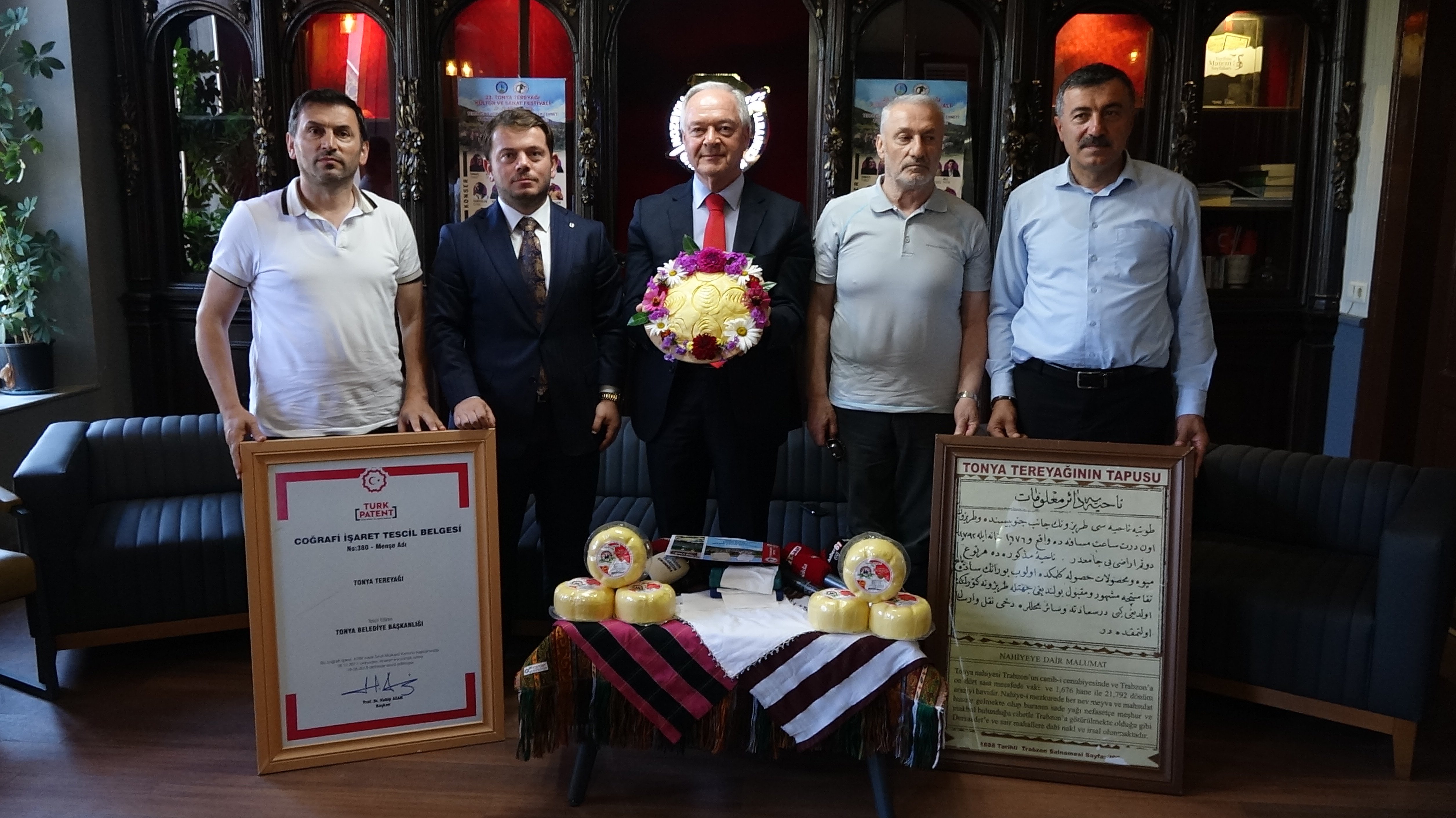 Tonya Tereyağı Festivali horon gösterisi