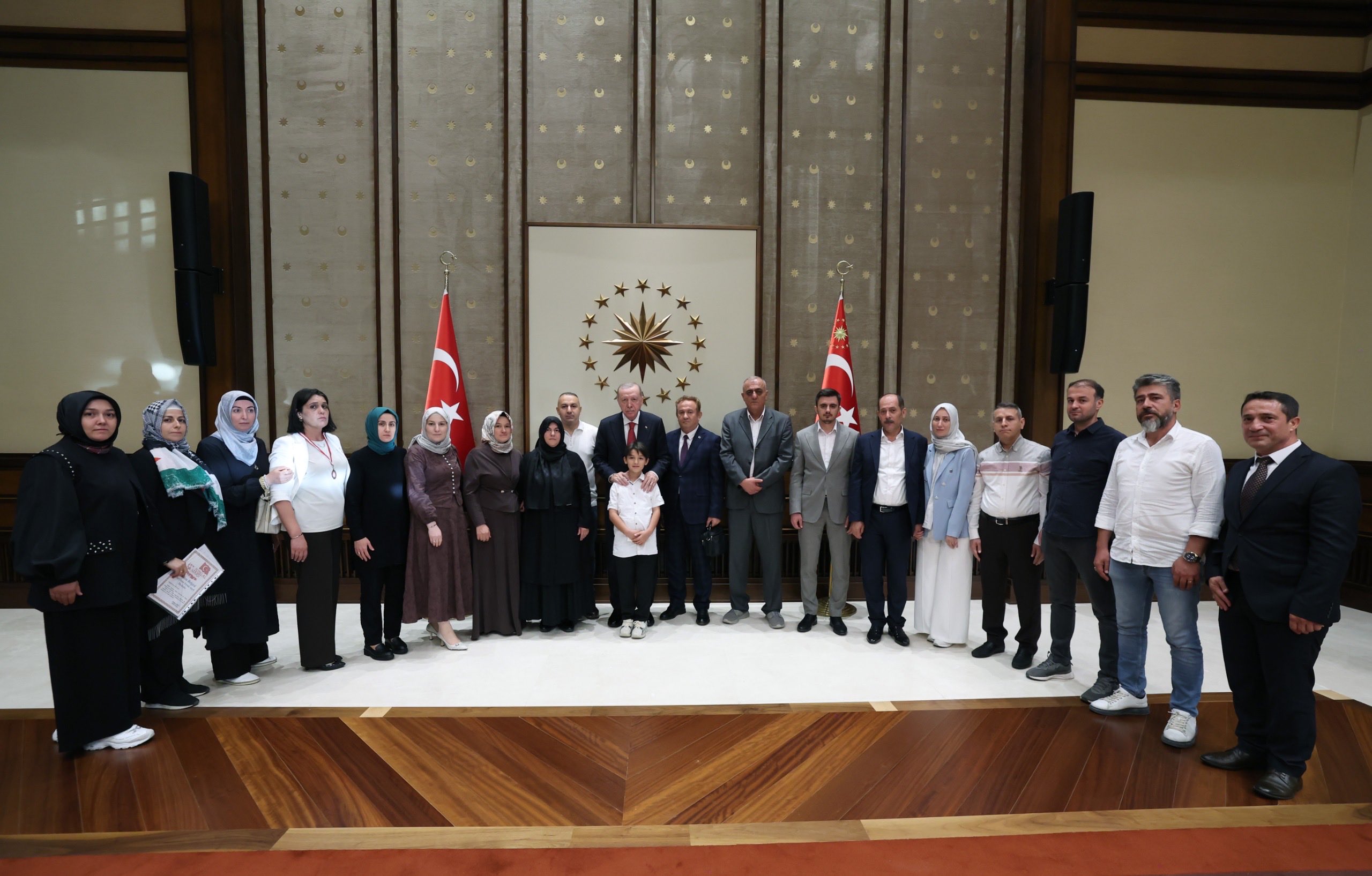 Cumhurbaşkanı Erdoğan, okul saldırısı mağduru ailelerle görüştü