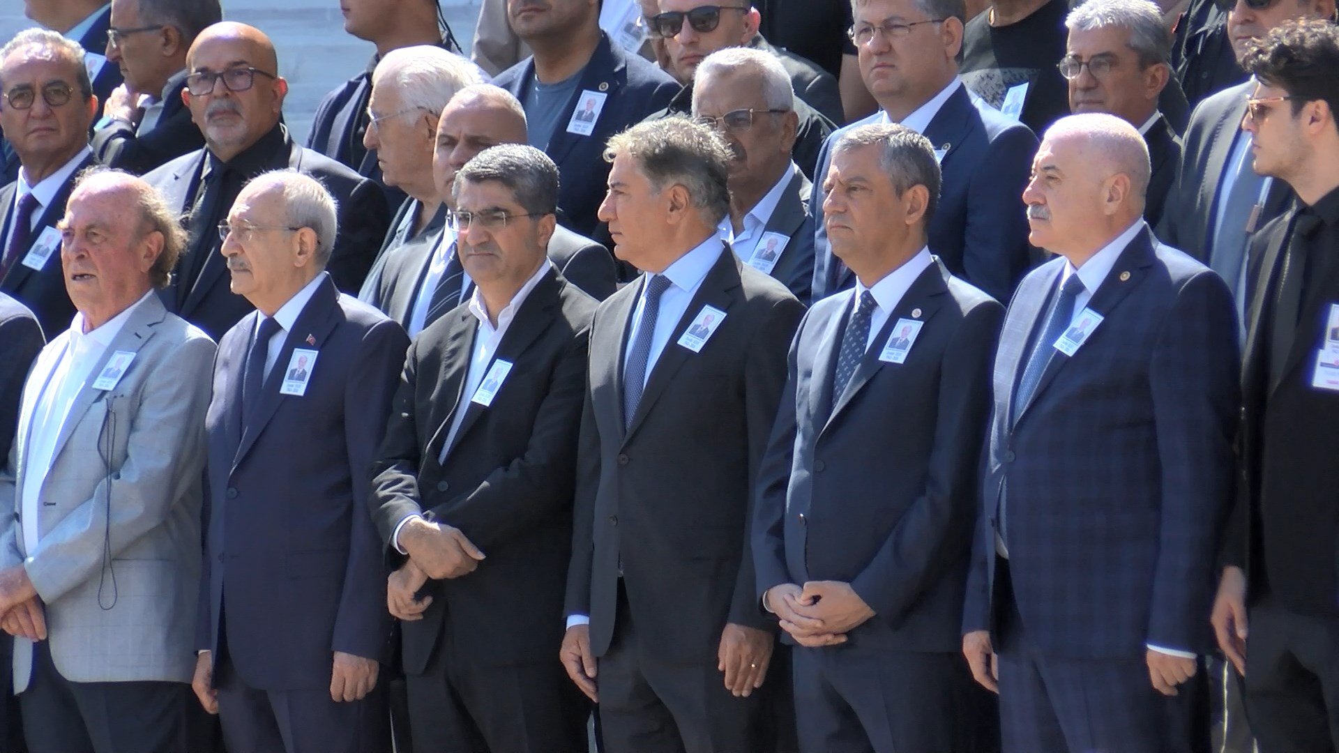 Cevdet Selvi töreni saygı duruşu