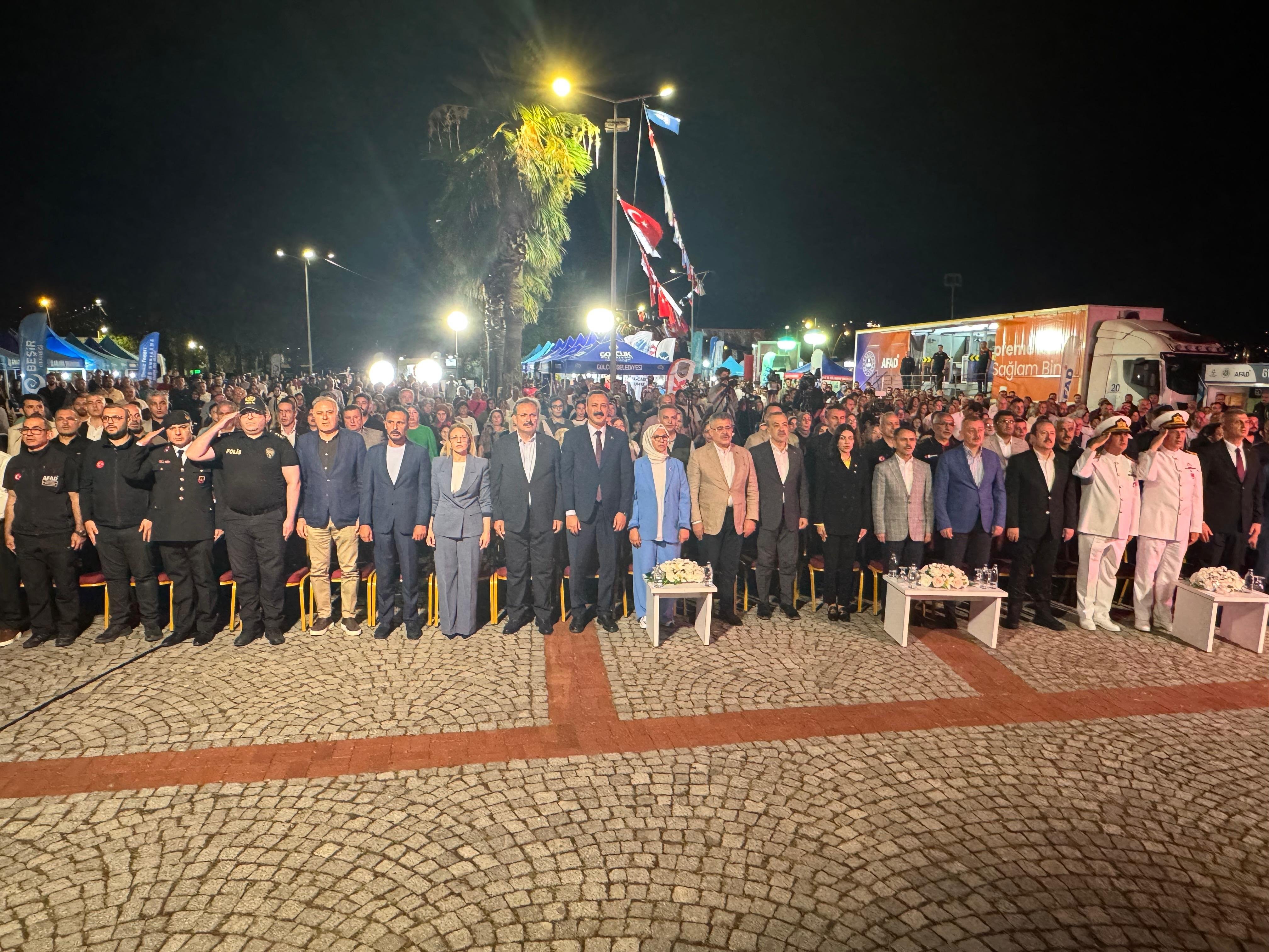 Marmara Depremi anıtı Gölcük