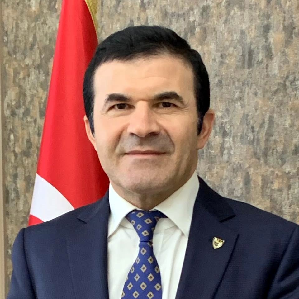 Kırklareli Vali Yardımcısı Hasan Tanrıseven hastane önünde