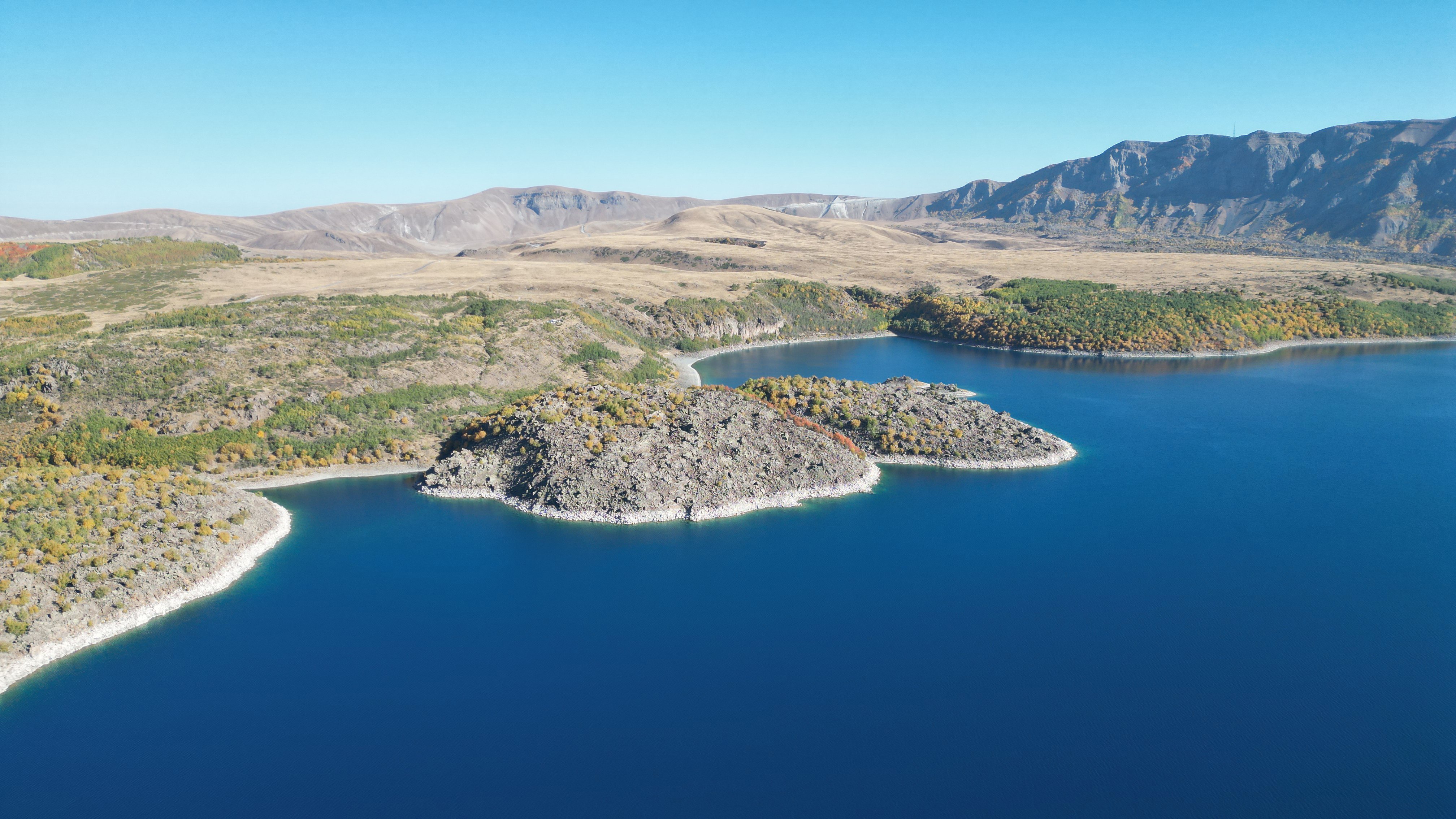 Nemrut Kalderası krater gölü