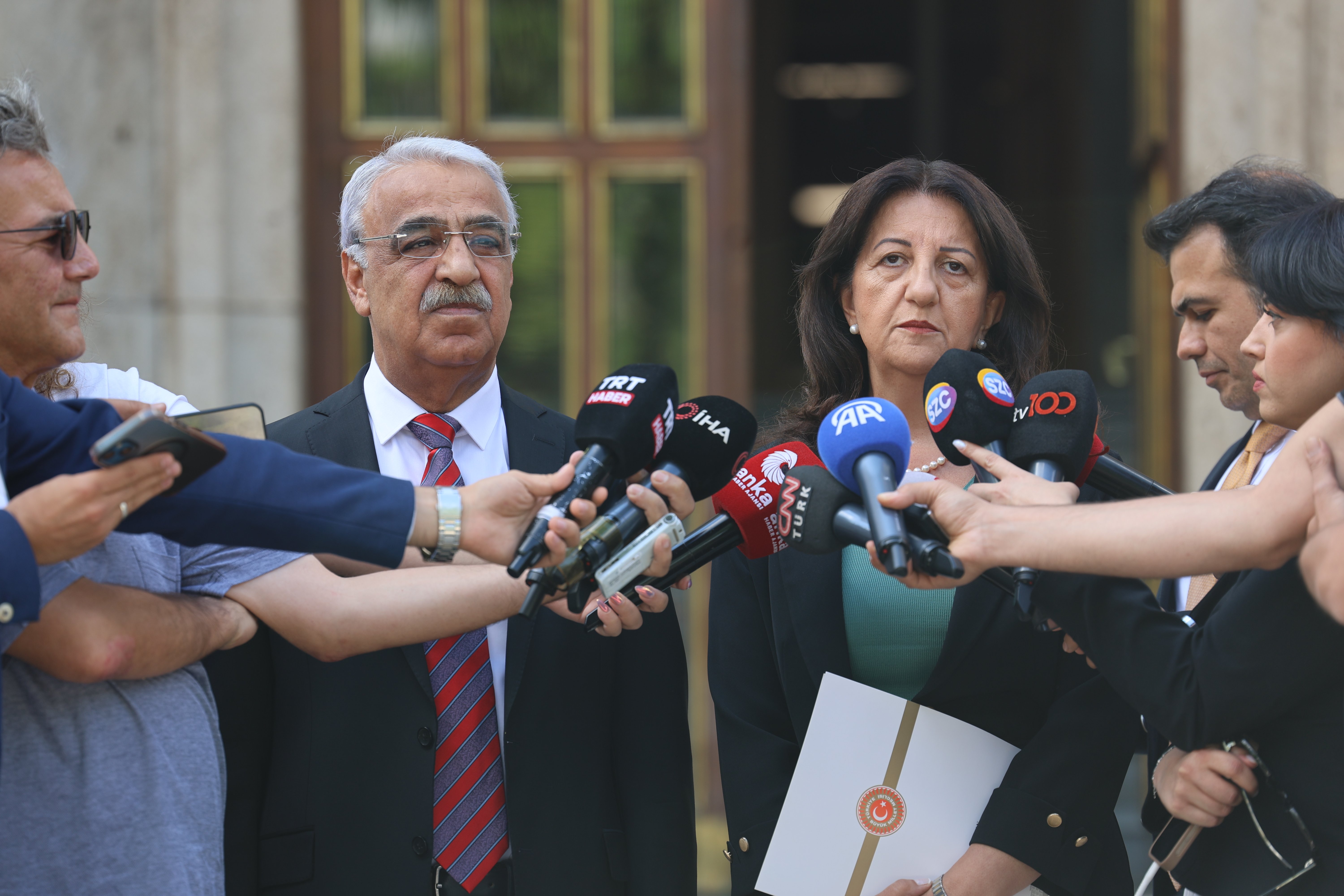 DEM Parti İmralı heyeti üyeleri Pervin Buldan ve Mithat Sancar, Cumhurbaşkanı Recep Tayyip Erdoğan ile görüşmek üzere TBMM