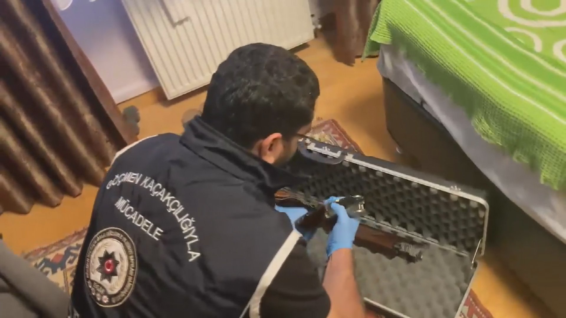Gözaltına alınan şüpheliler