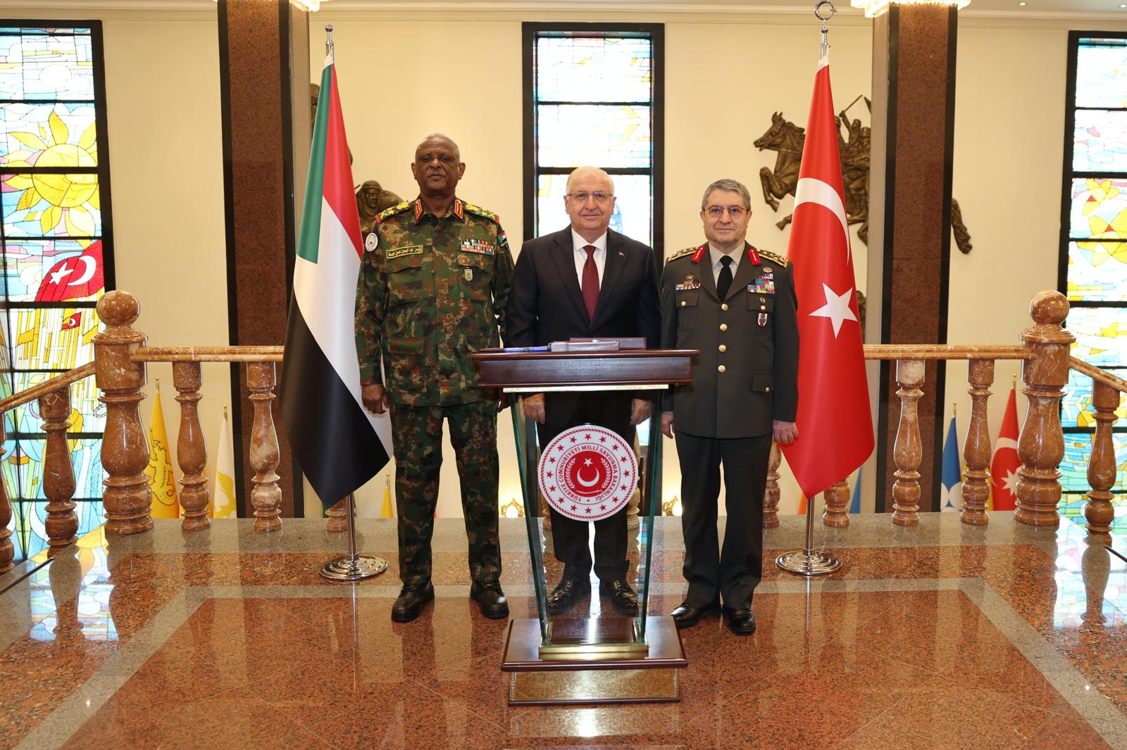 Bakan Güler ve Sudan Genelkurmay Başkanı toplantıda