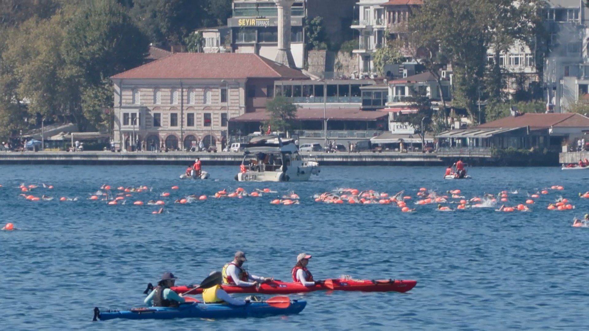 Boğaziçi Kıtalararası Yüzme Yarışı yüzücüler