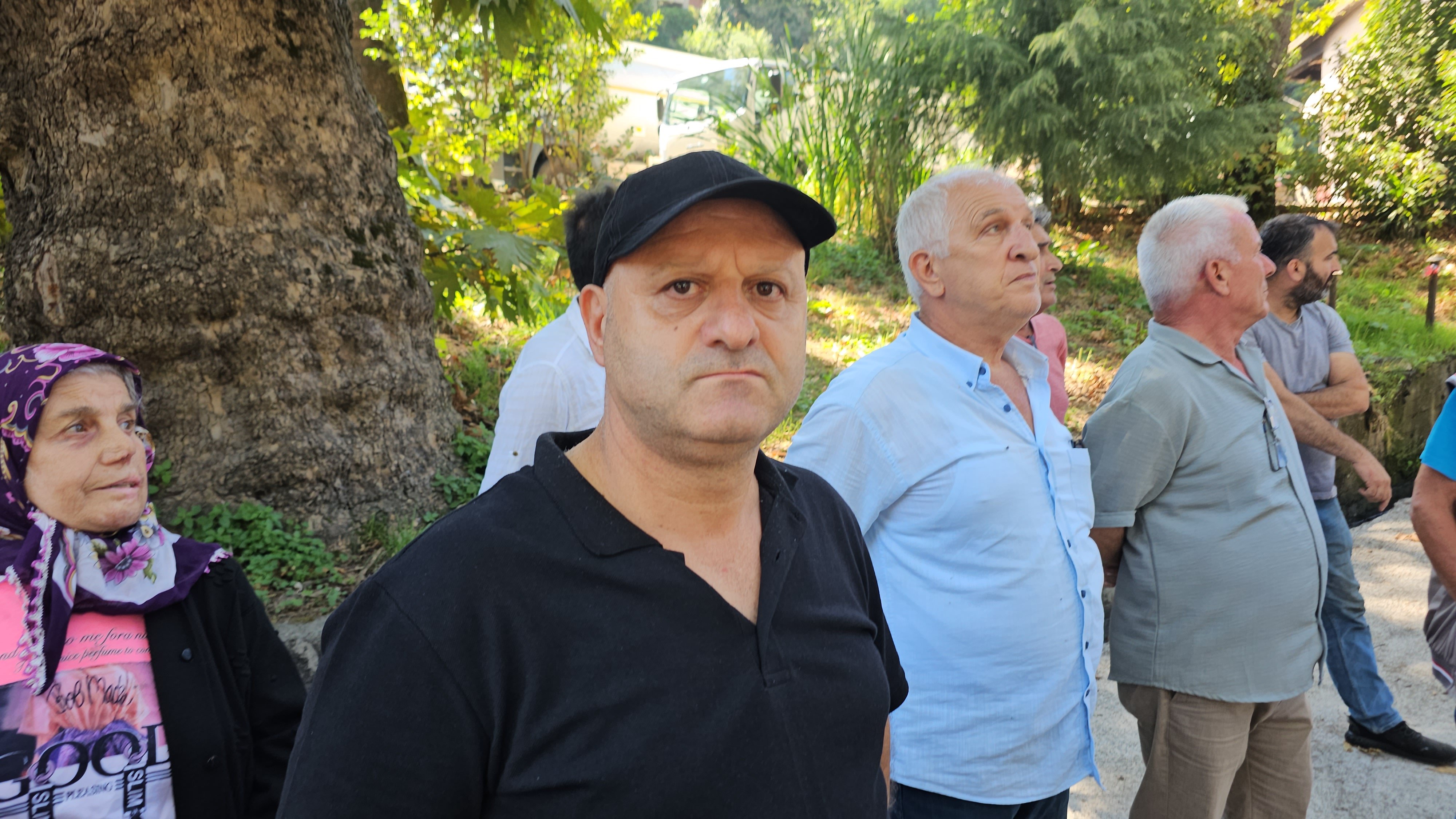 Zonguldak Birlik Mahallesi atık toplama tesisi önünde toplanan mahalleli
