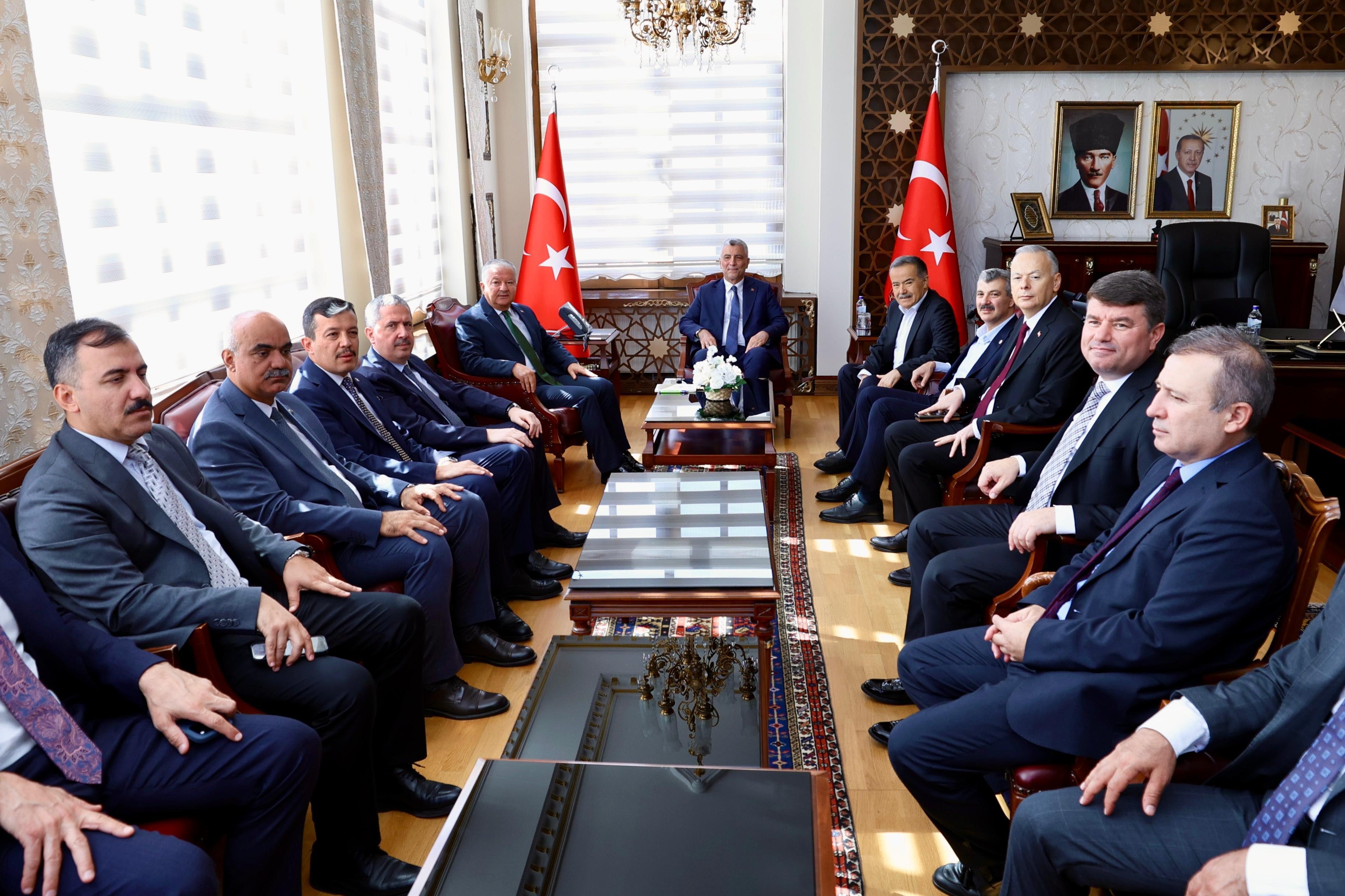 Bakan Bolat partililerle buluştu