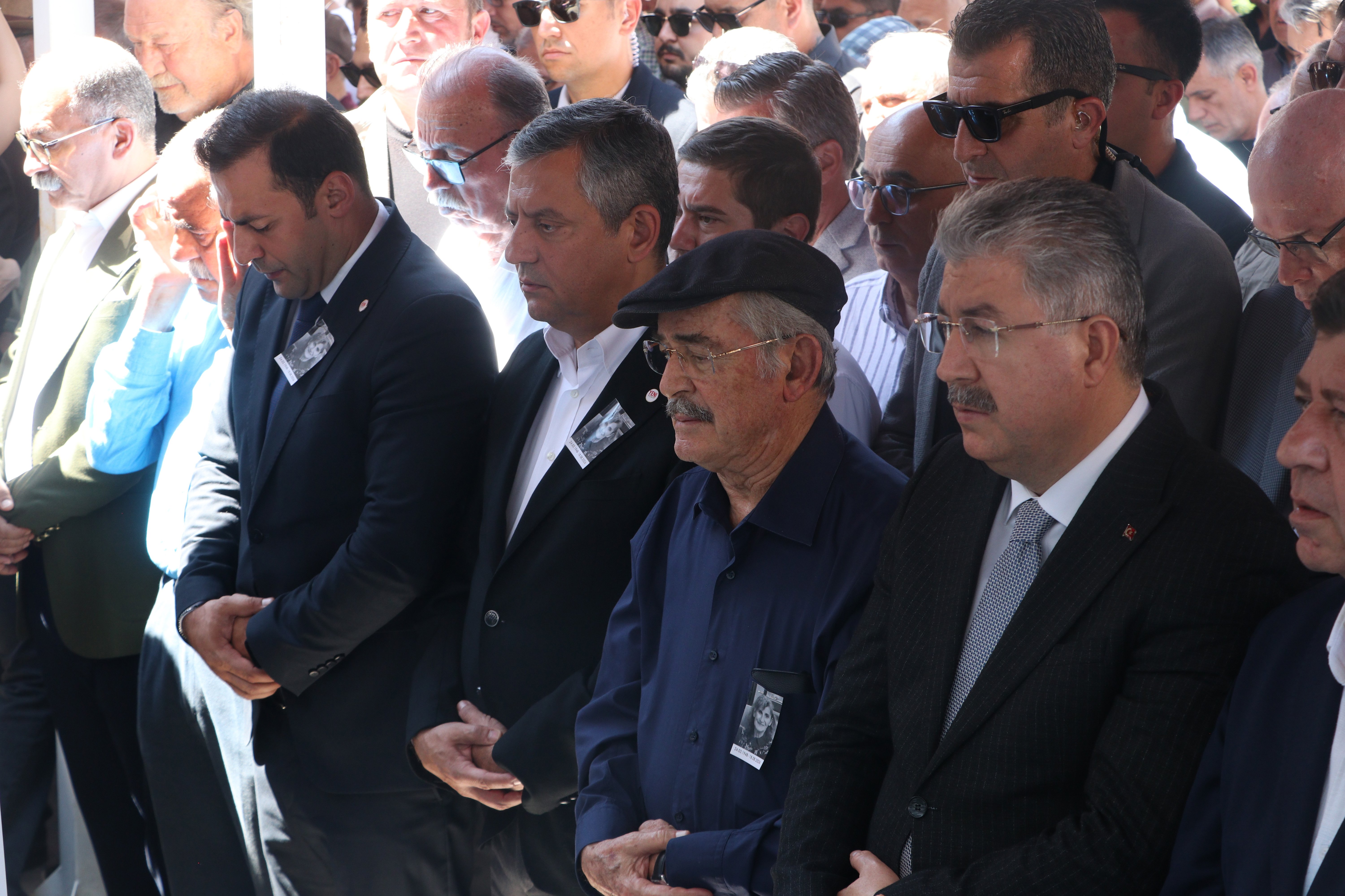 Özgür Özel cenazede