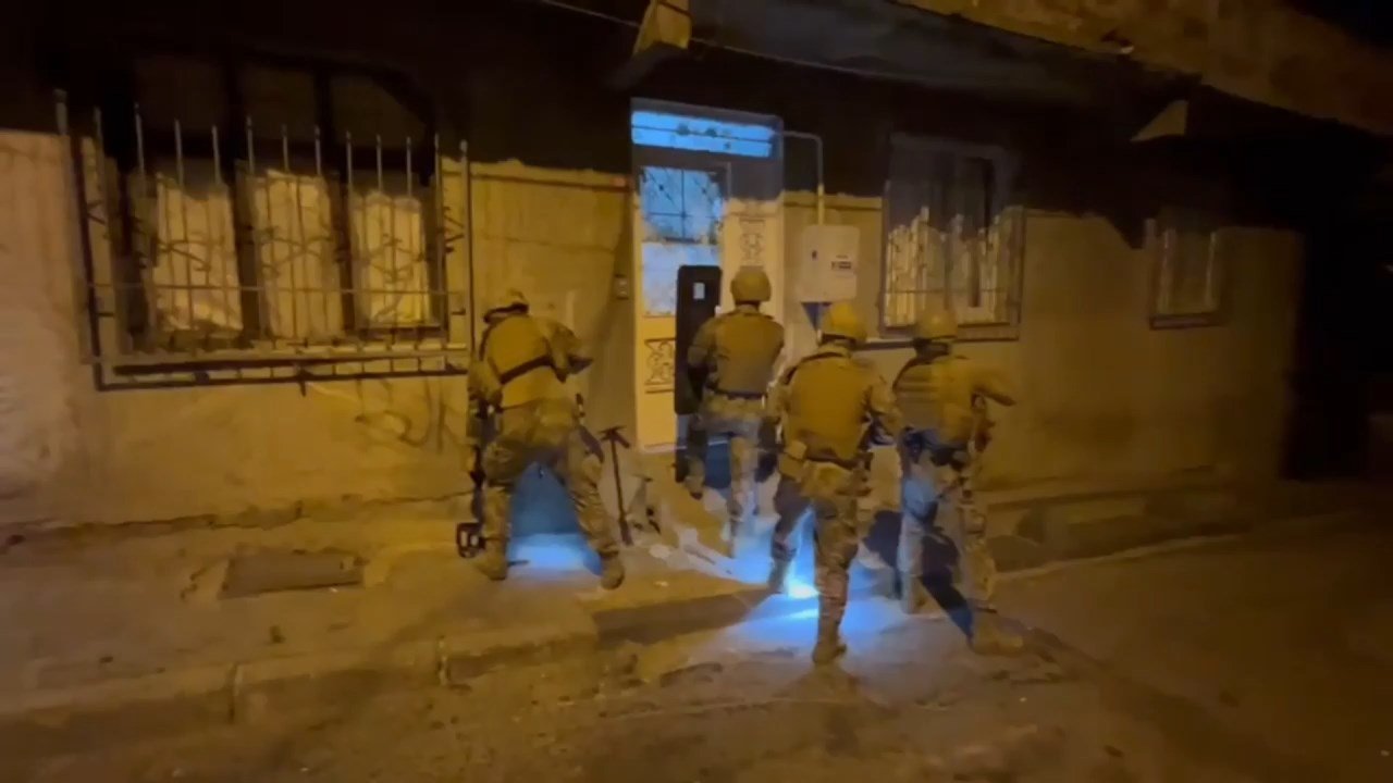 Polis ekiplerinin operasyonu