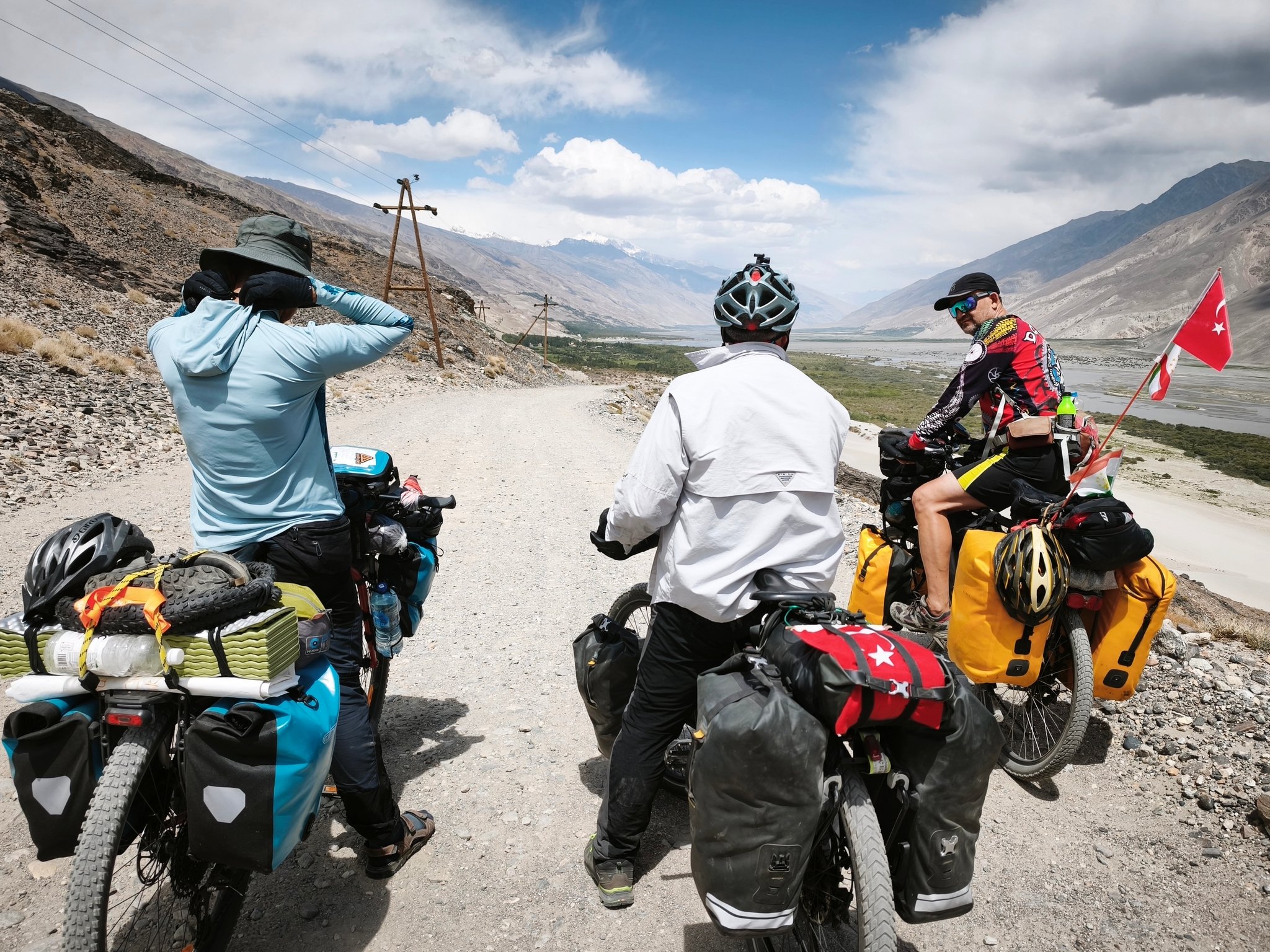 DOÇEK ekibi Pamir Otoyolu