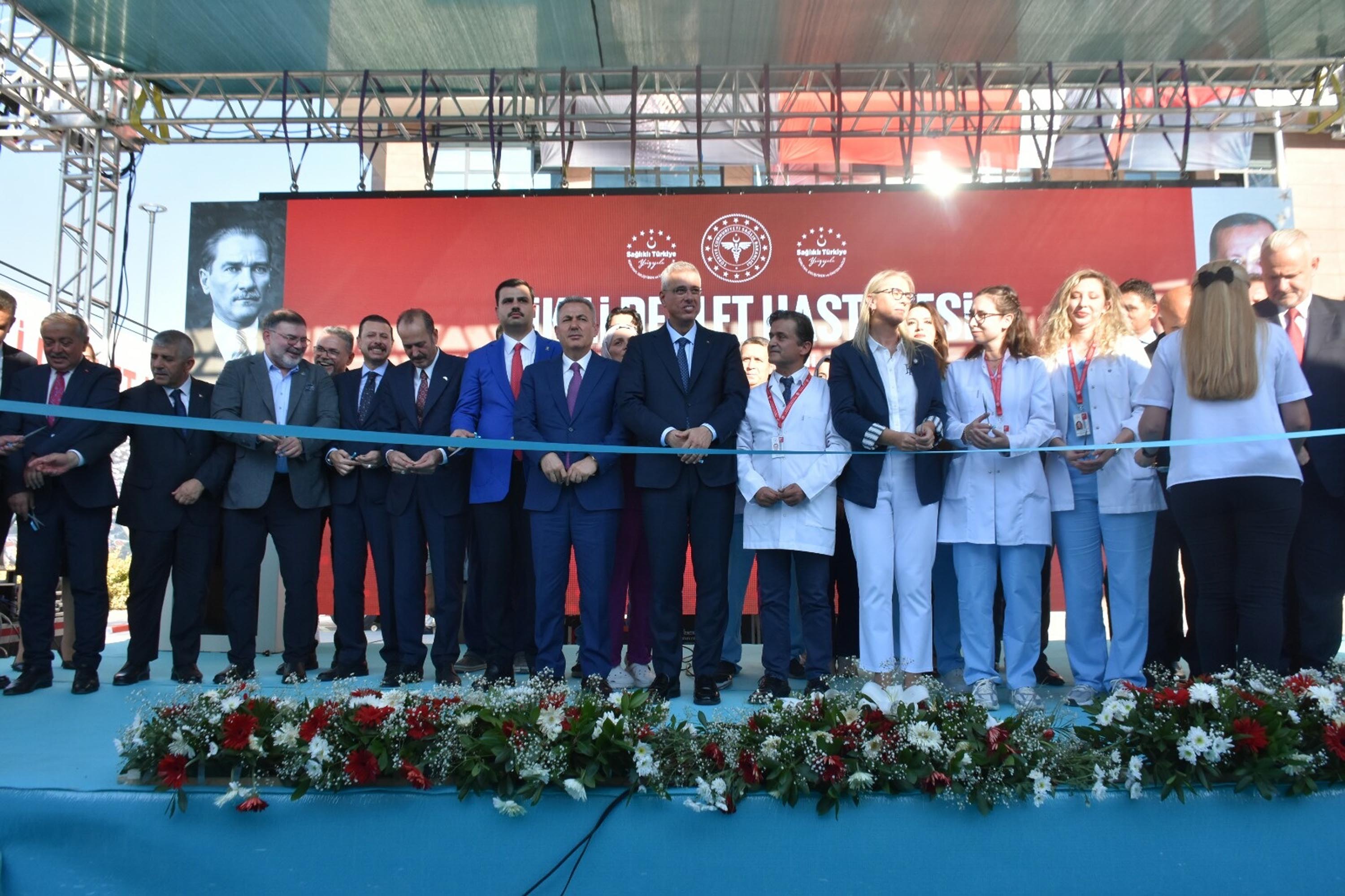 Sağlık Bakanı Kemal Memişoğlu Dikili Devlet Hastanesi açılışında