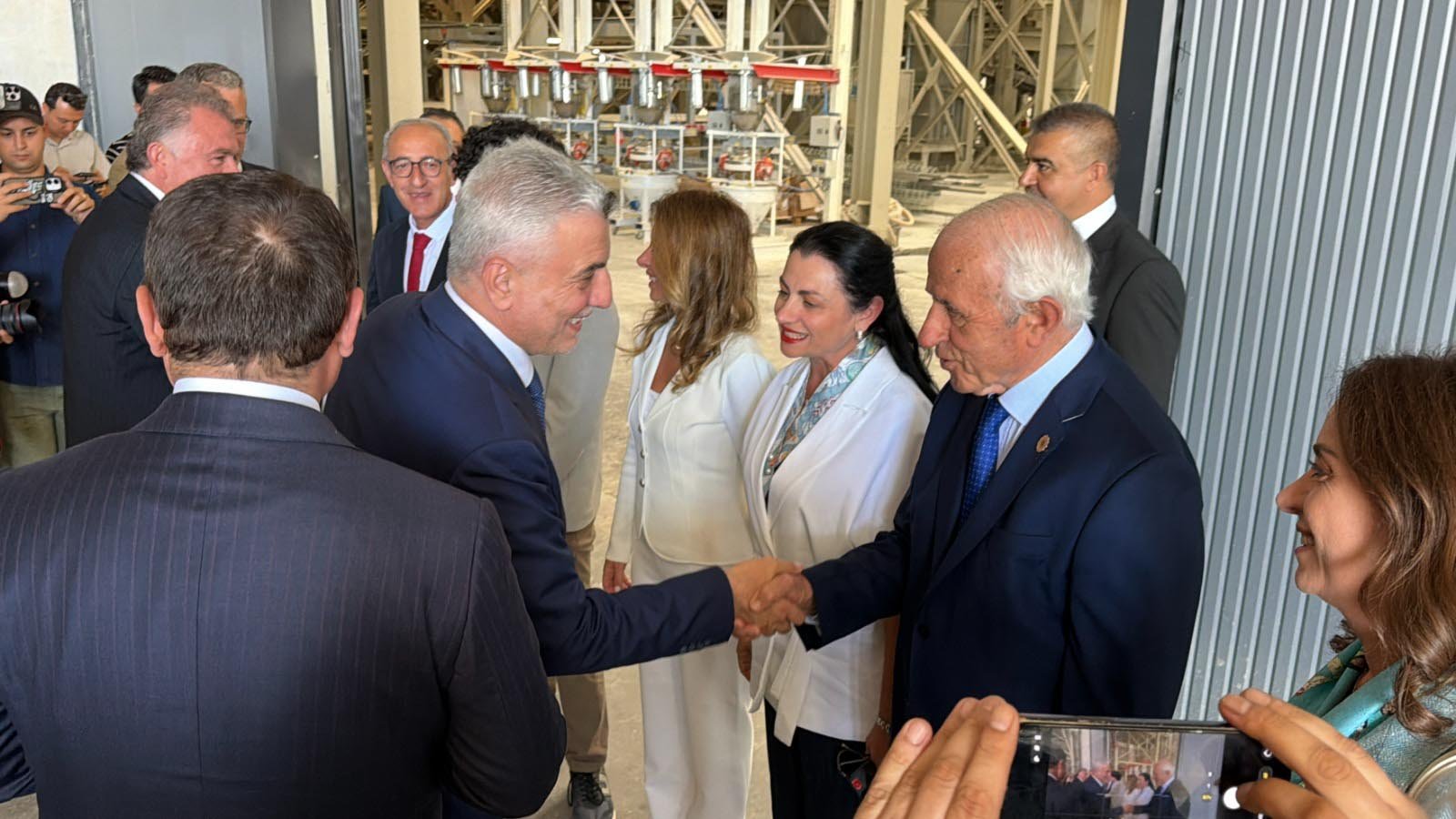 Bakan Bolat, fabrika çıkışında