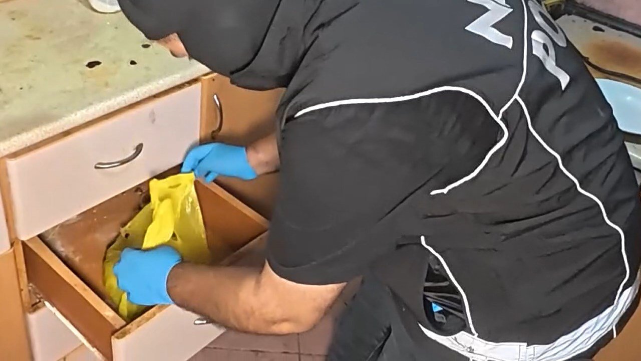 Kırmızı bülten uyuşturucu operasyonu