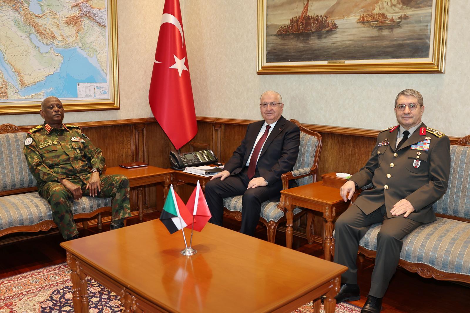 Bakan Güler Sudan Genelkurmay Başkanı ile görüşmede