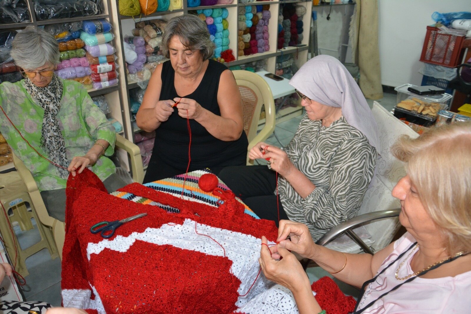30 Ağustos Zafer Bayramı için örülen bayrak