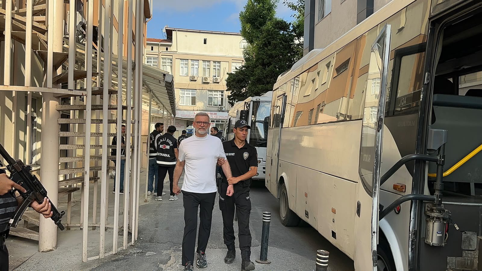 Adliye önünde güvenlik önlemleri