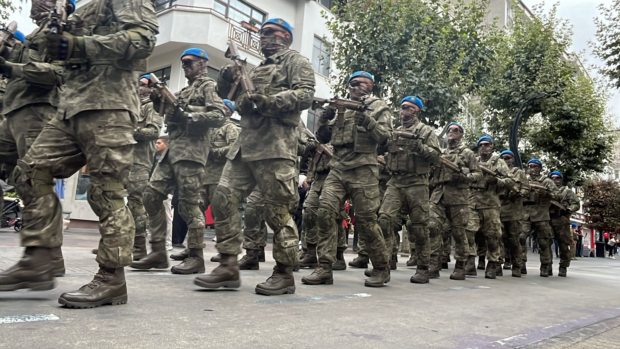 Komandoların Zafer Bayramı yürüyüşü