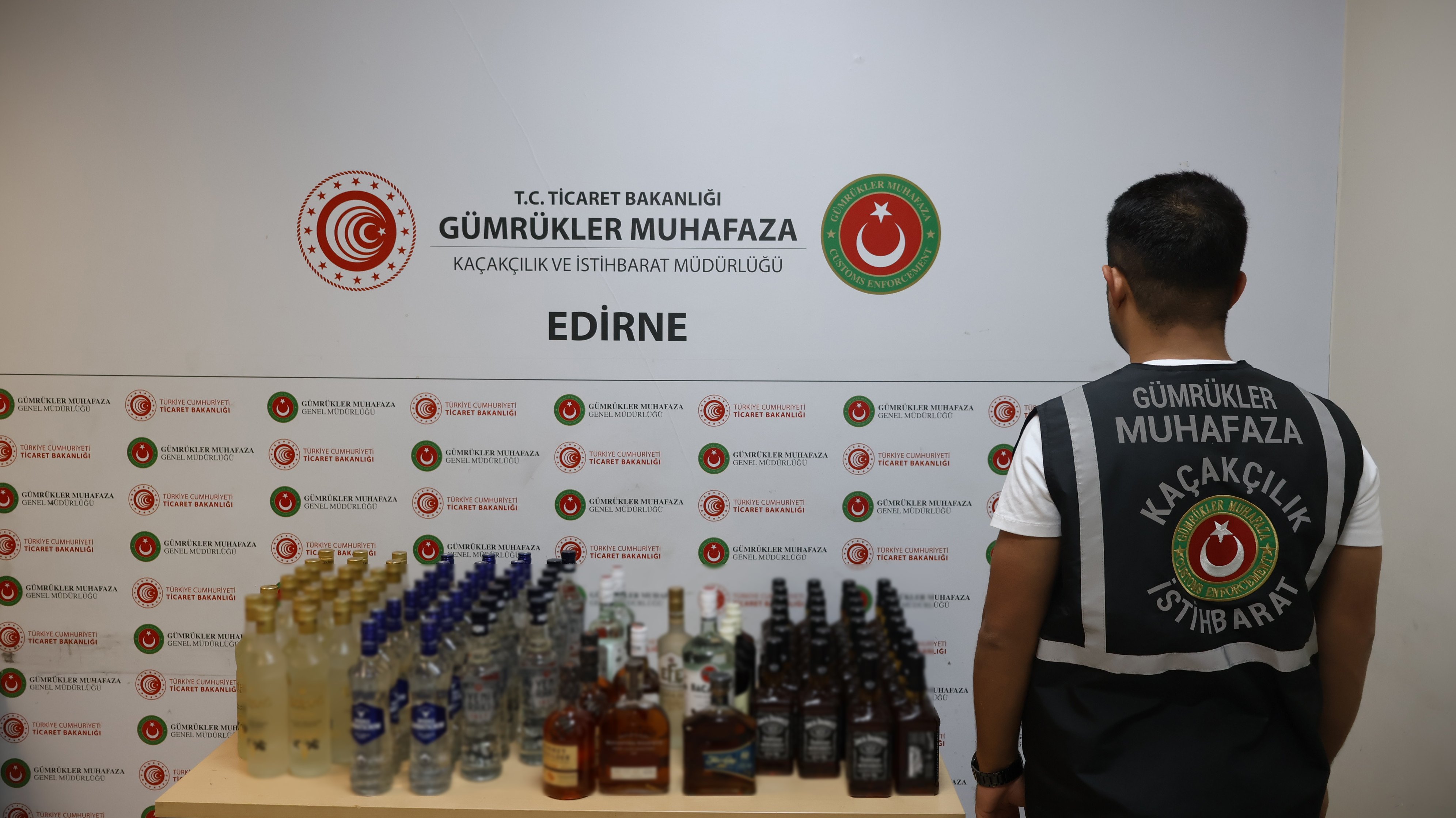 Gümrükler Muhafaza ekipleri kaçak eşya operasyonlarında