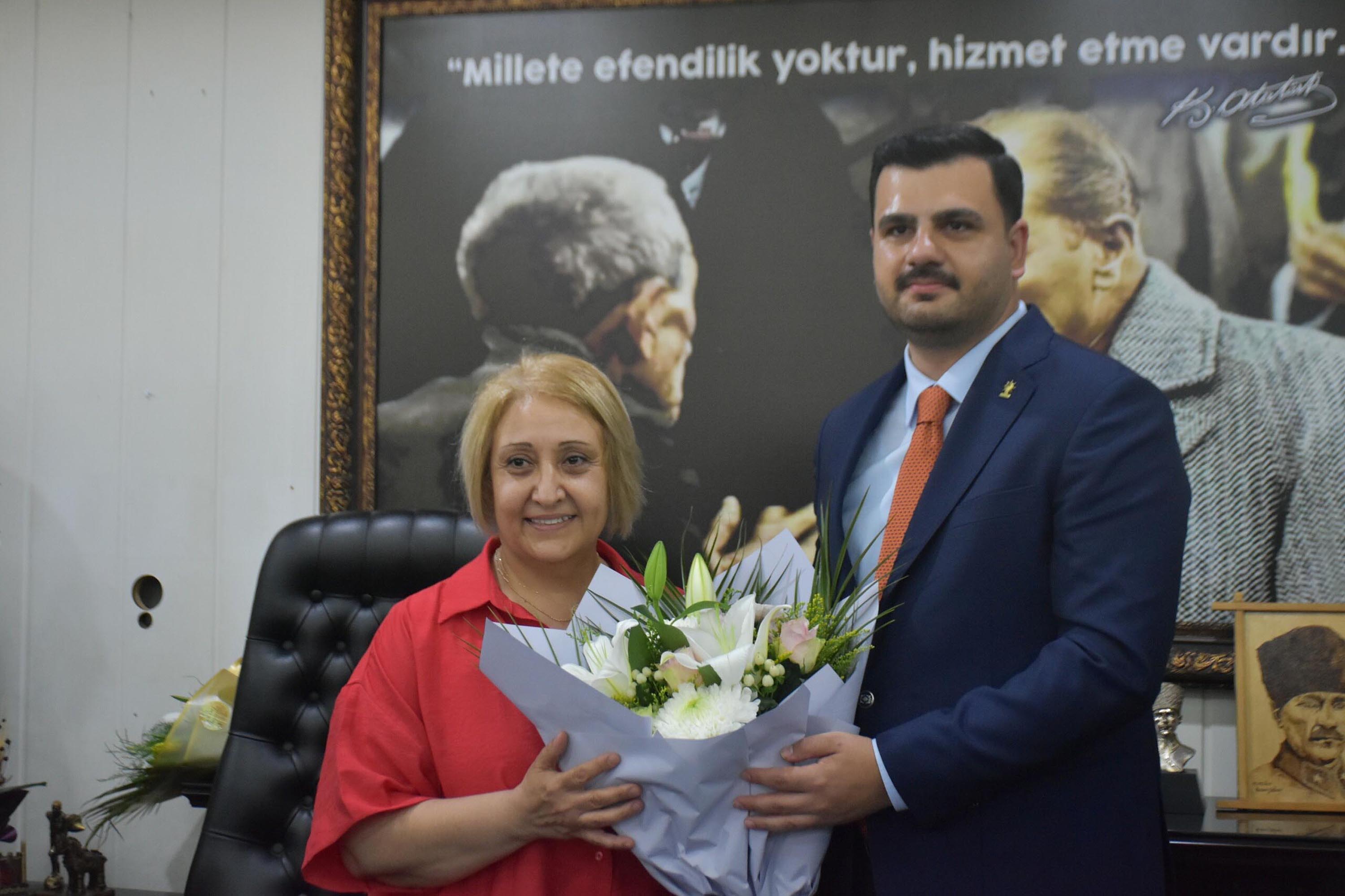 Toplantıda AK Parti milletvekilleri ve partililer.