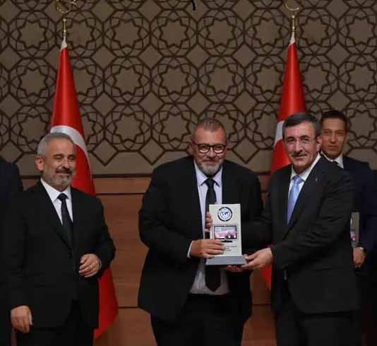 Uzak Şehir ödülü