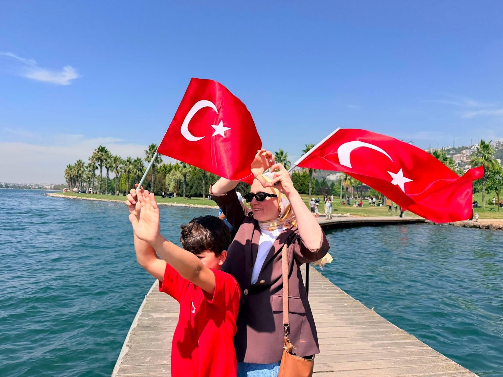 TCG Anadolu ve diğer savaş gemileri İzmit Körfezi