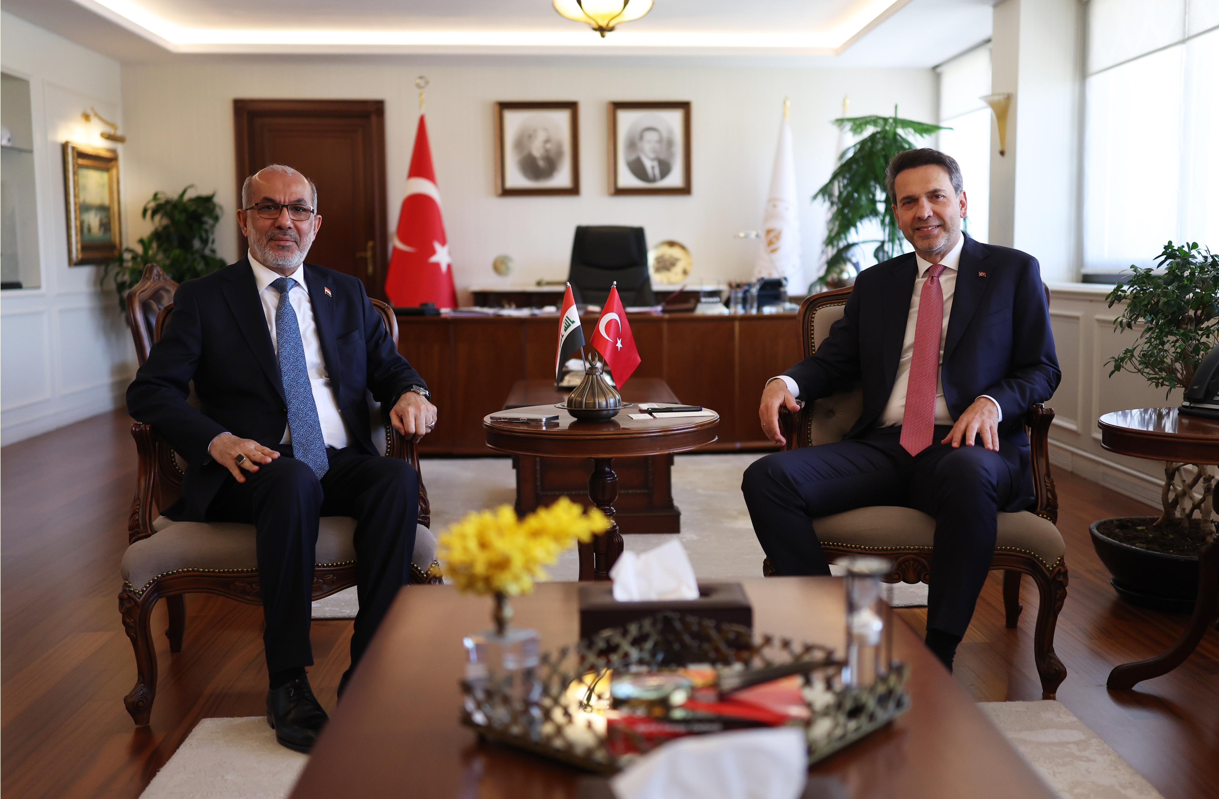 Bakan Bayraktar ve Irak Petrol Bakanı Hüdeyir görüşmesi