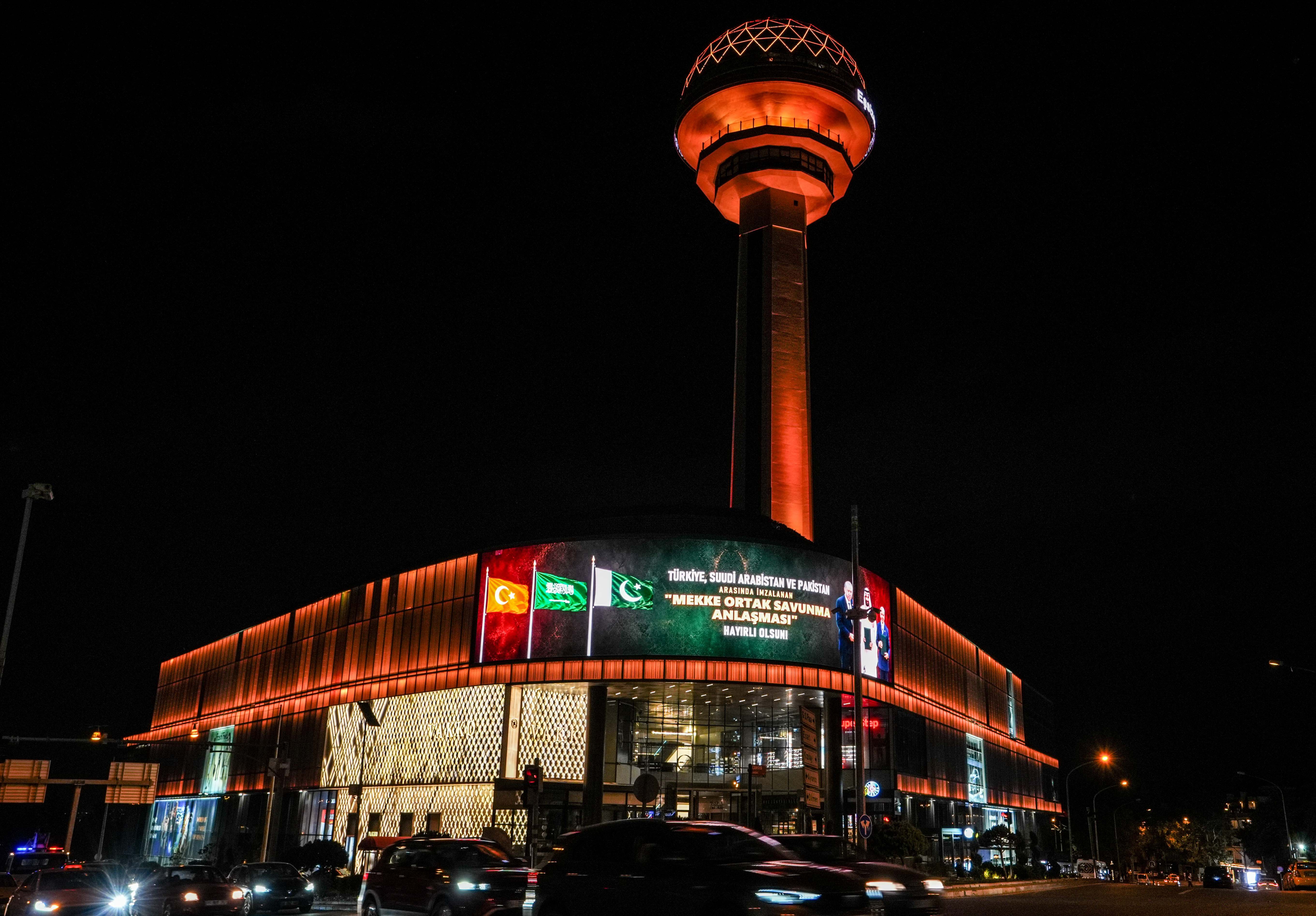 Mekke Anlaşması İstanbul aydınlatma