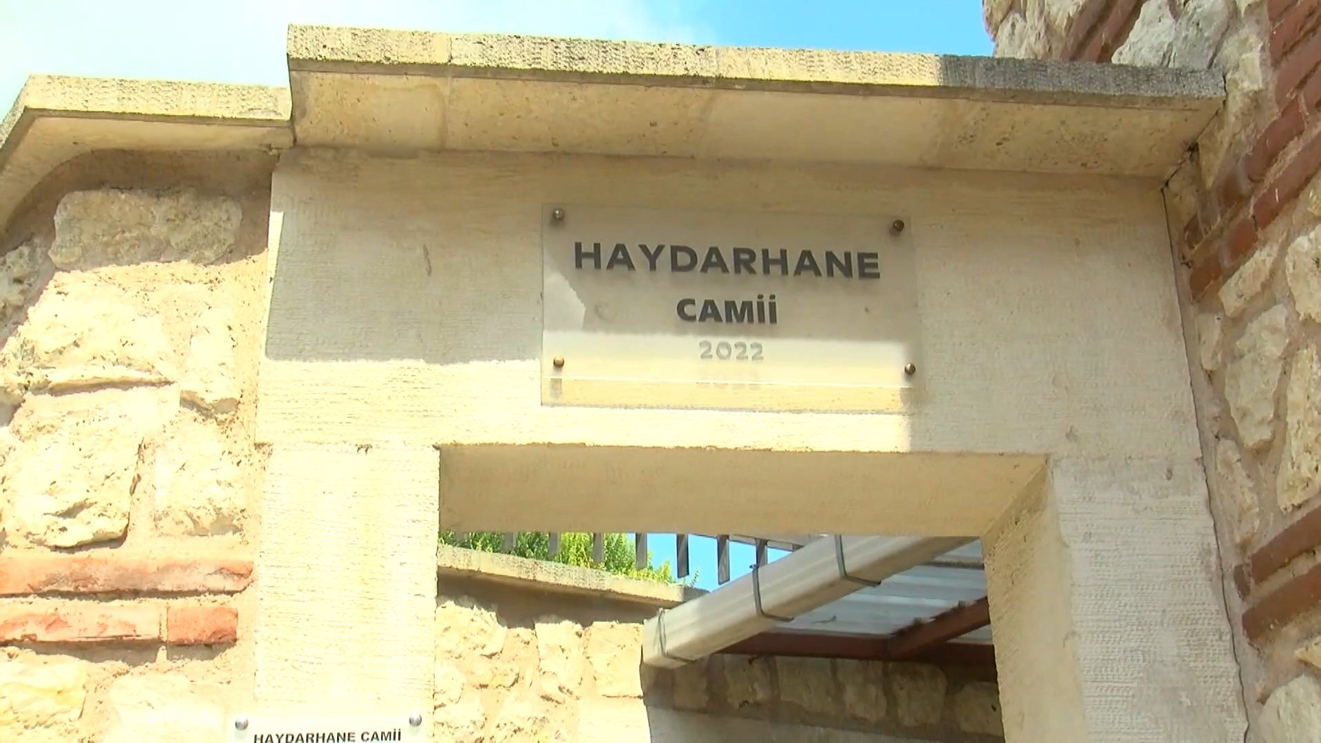 Mezar taşlarına zarar veren şüpheli polis operasyonuyla yakalandı