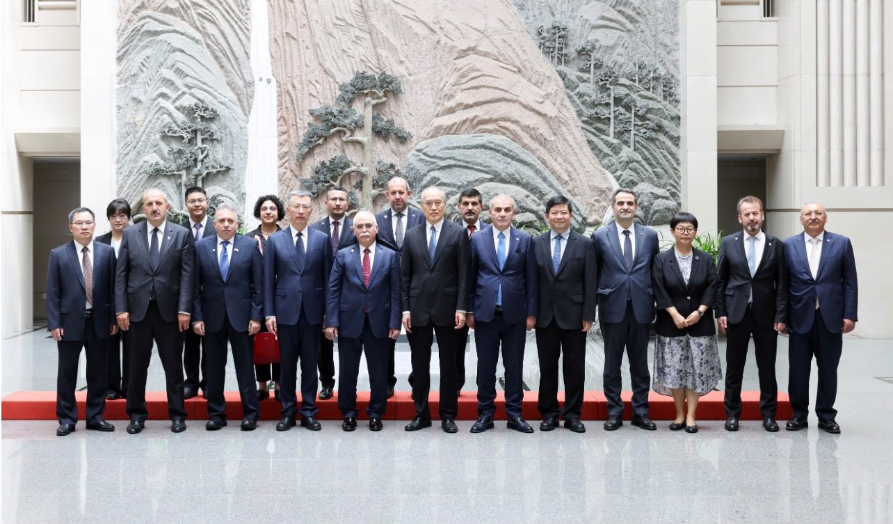 AYM Başkanı Özkaya Çin Adalet Bakanı ile görüşmesi