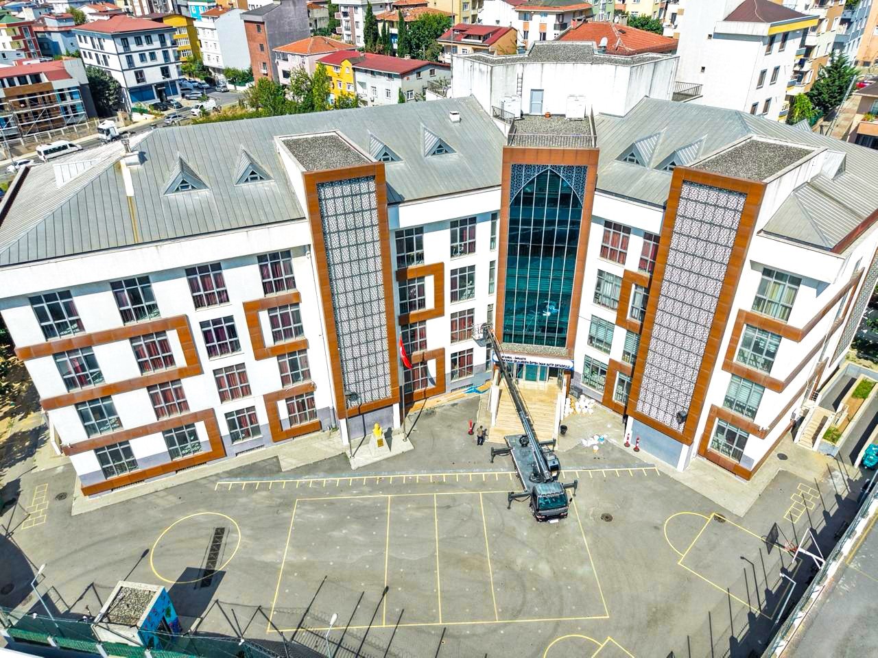 Ümraniye Belediyesi okul bahçesi yenileme