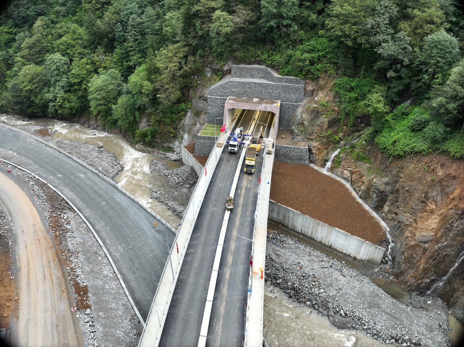 Çamlıhemşin Ayder yolu