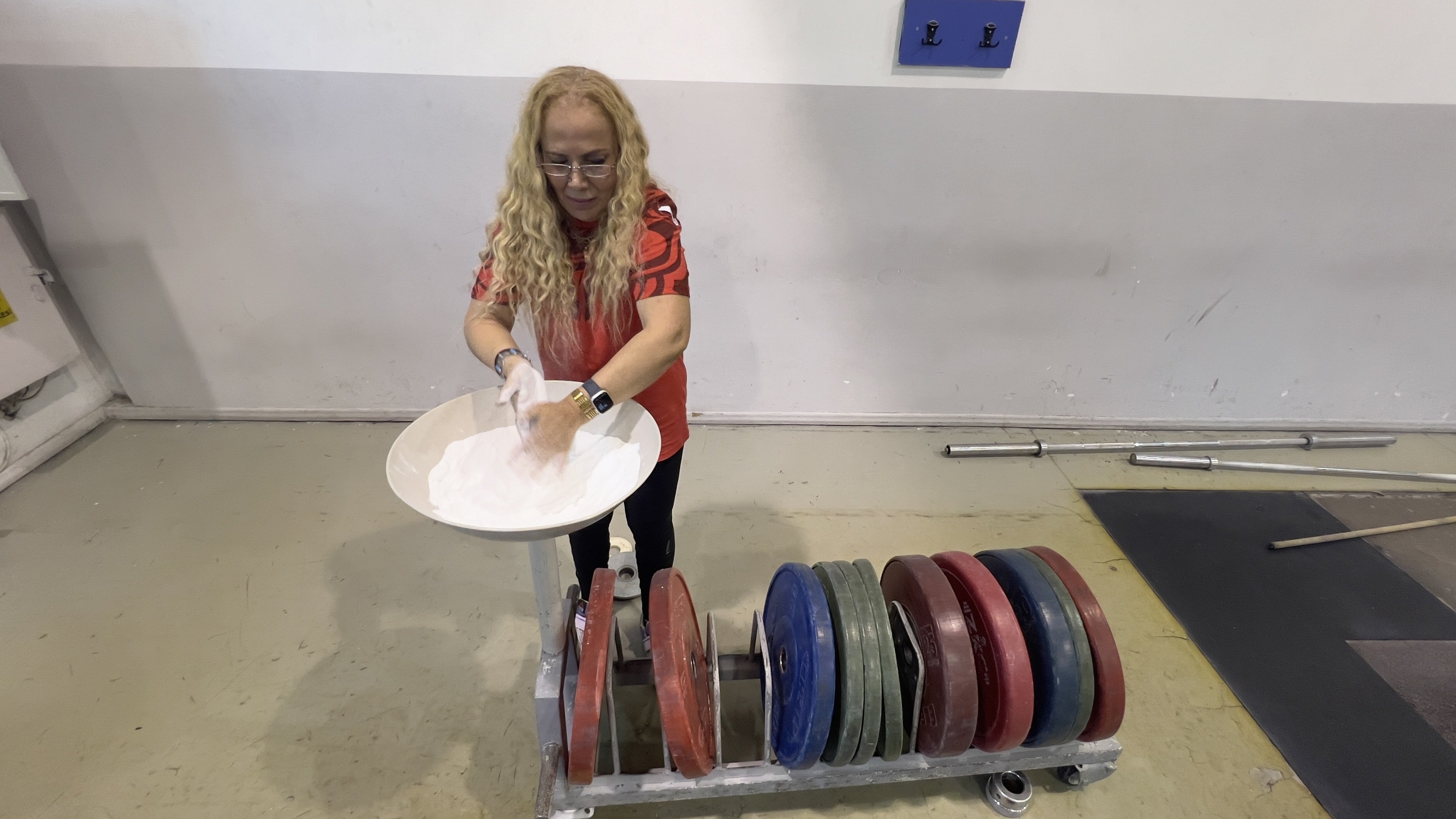Döndü Kanat halterde madalya kazanıyor