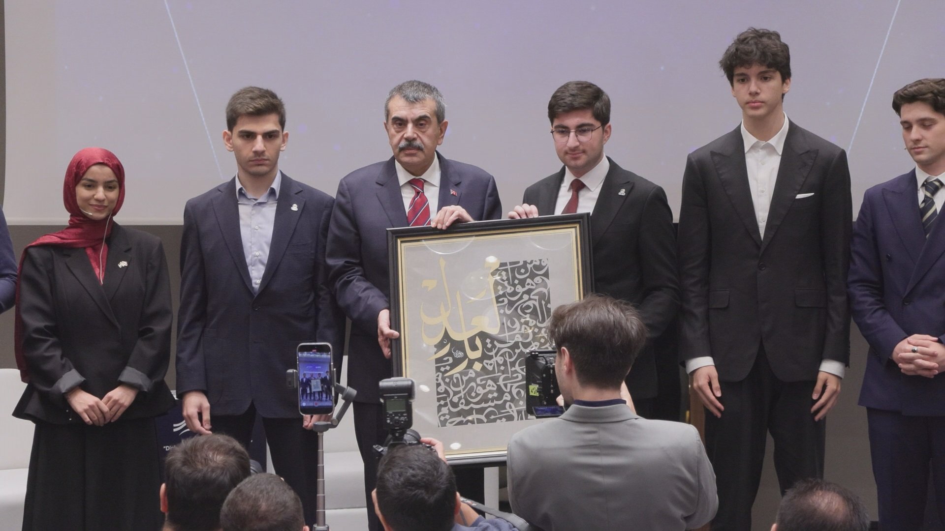 Bakan Tekin Gençlerle Buluştu